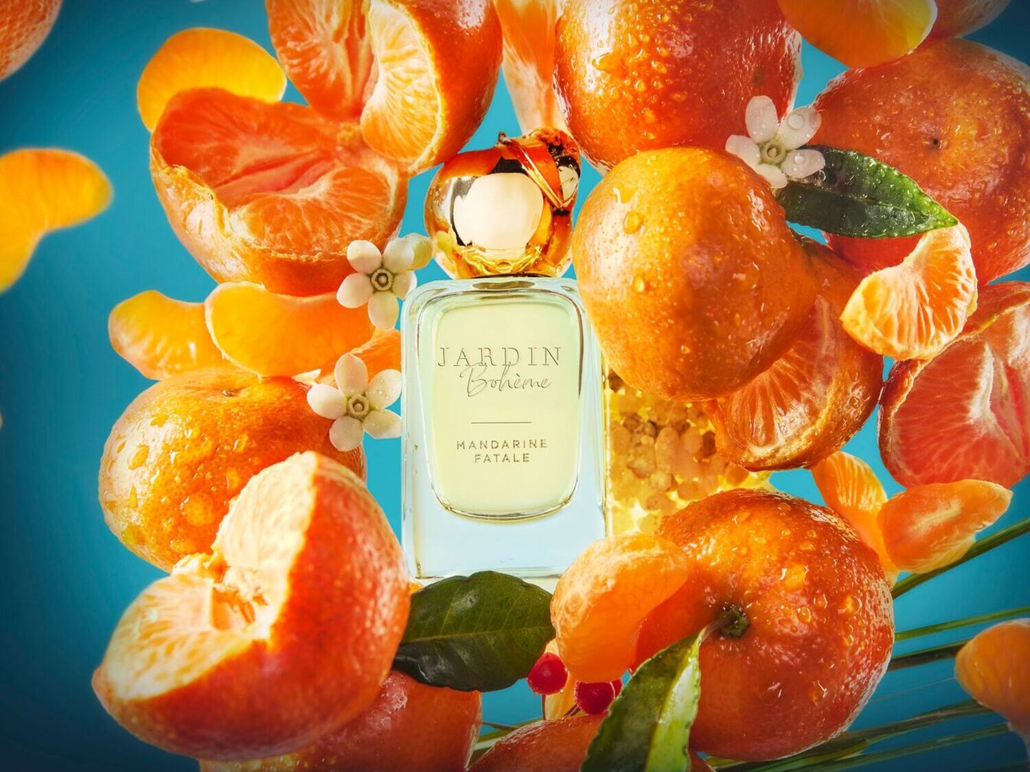 JARDIN Bohème Mandarine Fatale aromatas sklando tarp mandarinų skiltelių ir žiedų, kviesdamas į citrusinių vaisių sodą.