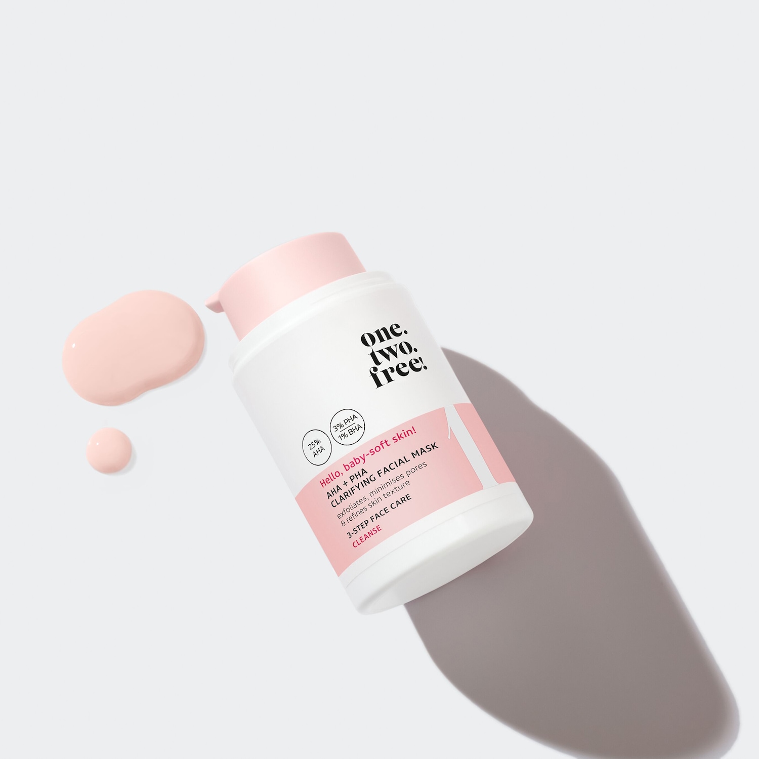 Voici le masque facial clarifiant One.Two.Free ! AHA + PHA qui exfolie, minimise les pores et affine le grain de peau pour une peau douce comme celle d'un bébé.