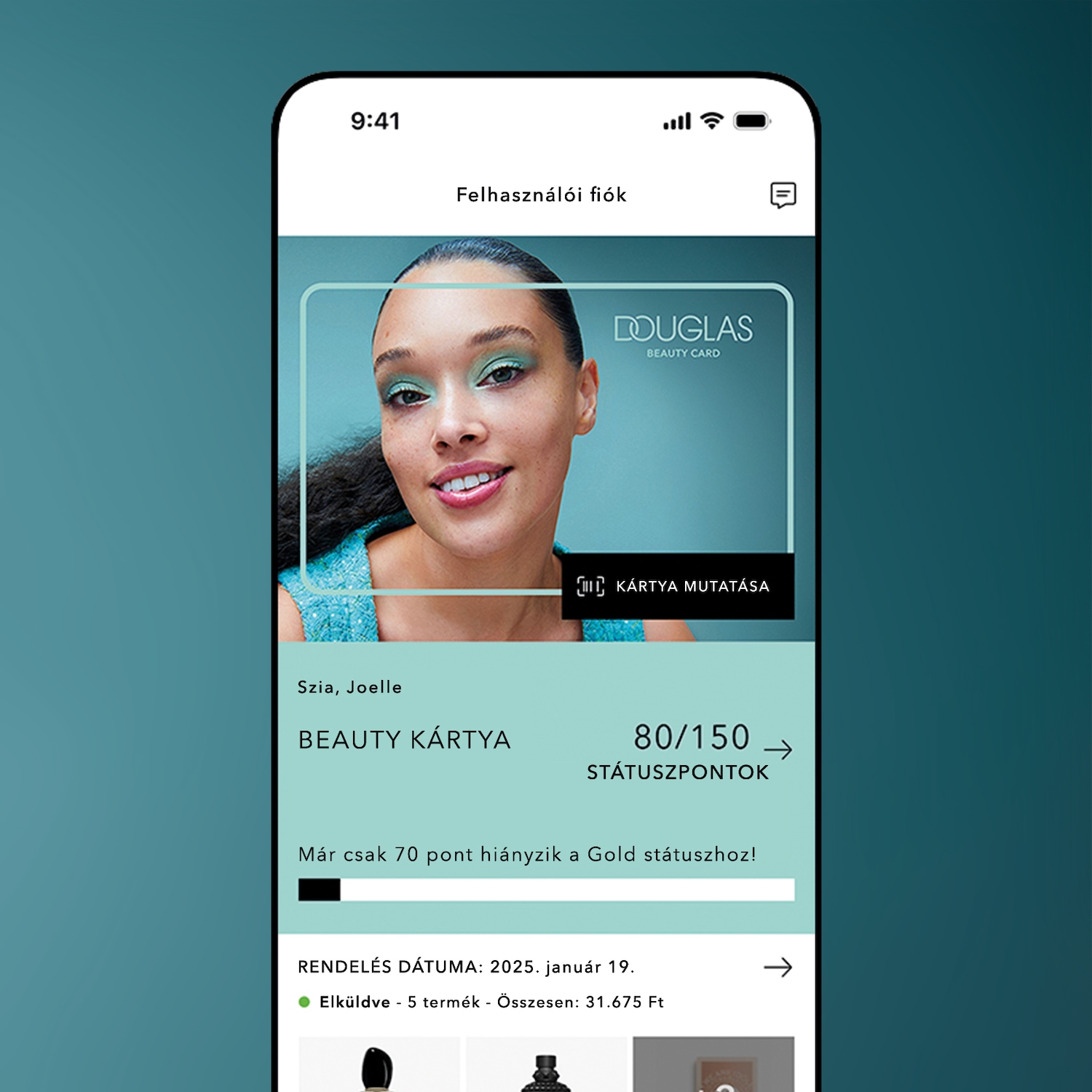 A Douglas Beauty Card egy mobiltelefon képernyőjén látható, Joelle felhasználó 80/150 státuszponttal rendelkezik, és már csak 70 pont választja el az arany státusztól.