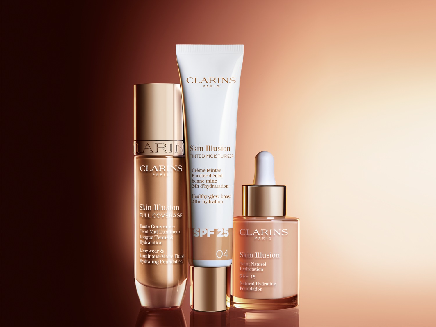 Ontdek de Clarins Skin Illusion collectie: full coverage foundation, getinte moisturizer met SPF25 en natuurlijke hydraterende foundation voor een stralende teint.
