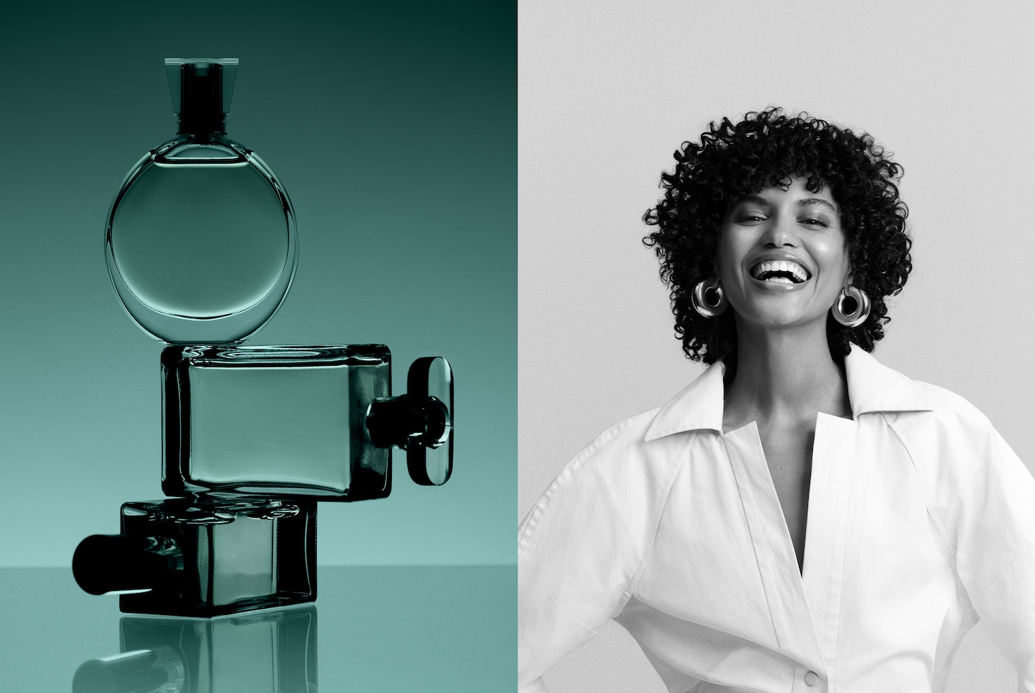 Op een blauwgroene achtergrond staan drie heldere glazen parfumflesjes op elkaar gestapeld, terwijl ernaast een zwart-wit foto staat van een lachende vrouw met een witte blouse en grote zilveren oorbellen.