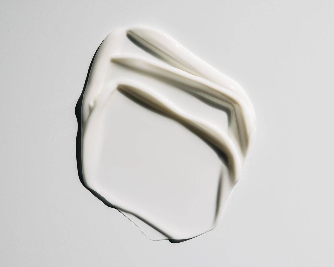 Dichte-up van een witte crème textuur, glad en glanzend, perfect voor het hydrateren en verzorgen van de huid.