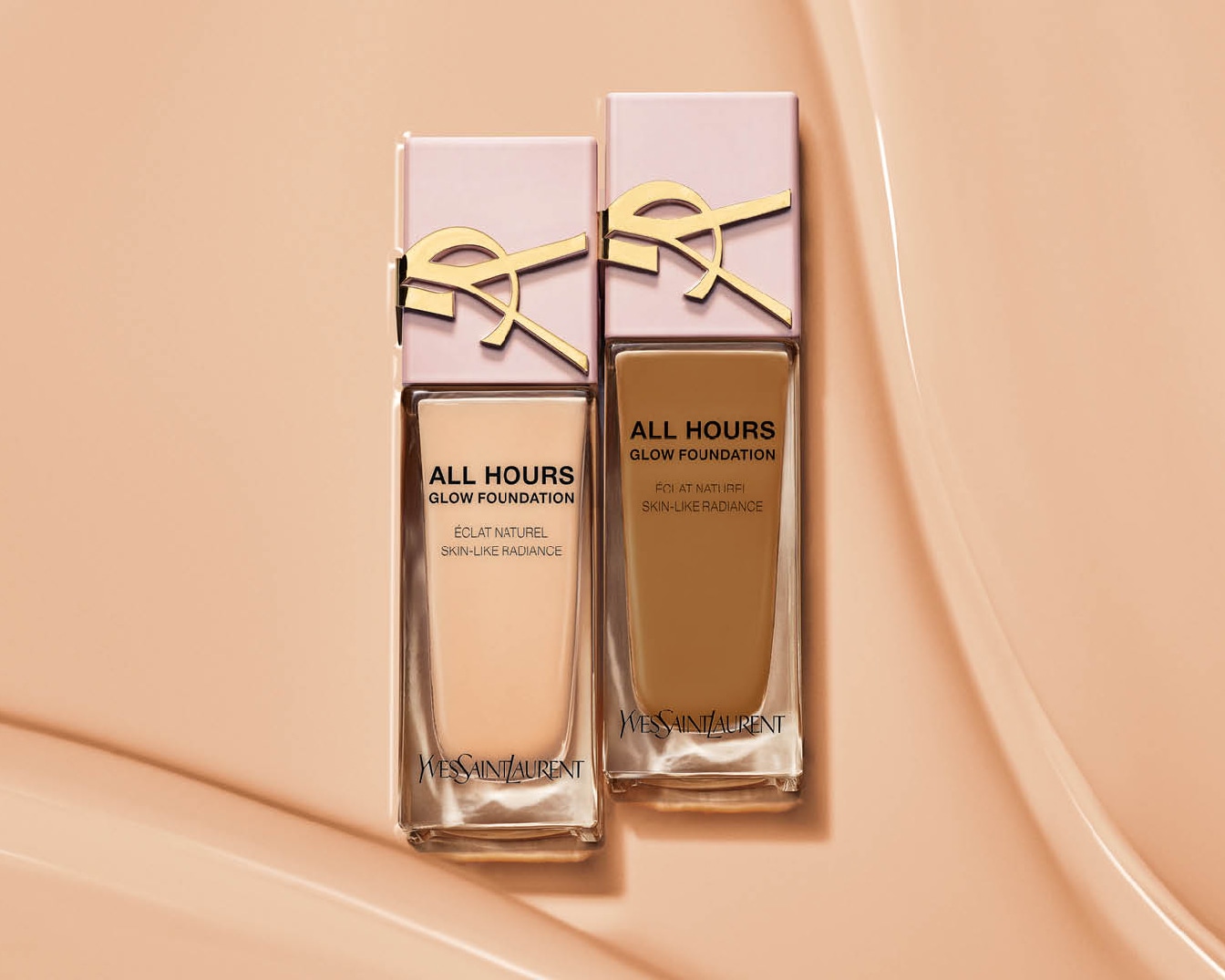 Voici deux flacons de fond de teint All Hours Glow d'Yves Saint Laurent, offrant un éclat naturel et un fini radieux pour une peau sublimée.