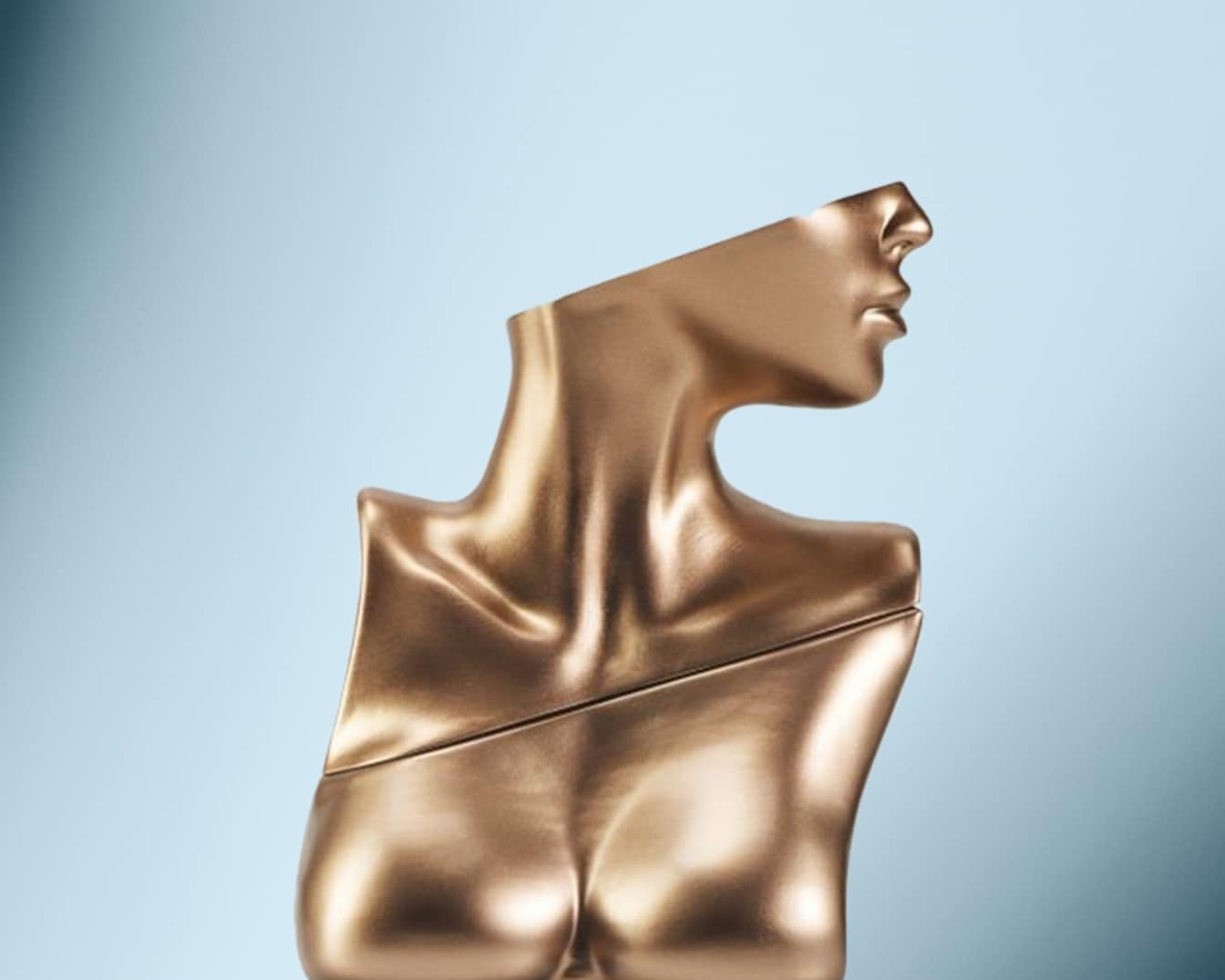 Bronzinė moteriška figūra nuo krūtinės iki galvos, su plokščiu pjūviu viršuje, ant šviesiai mėlyno fono.