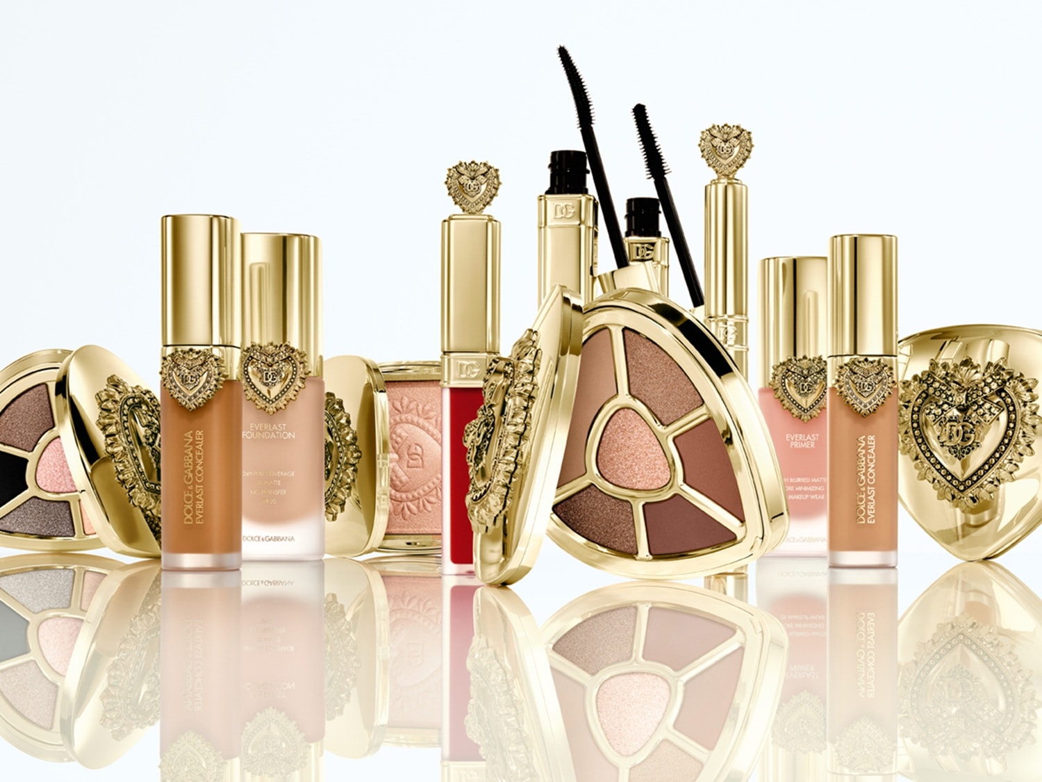 Ontdek de gouden make-upcollectie van Dolce & Gabbana, inclusief concealer, foundation, primer, oogschaduw en mascara, voor een complete en luxueuze look.