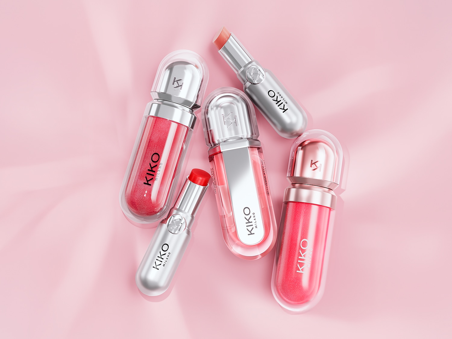 Découvrez une gamme de brillants à lèvres KIKO Milano aux teintes rosées et argentées, offrant une brillance éclatante pour un sourire irrésistible.