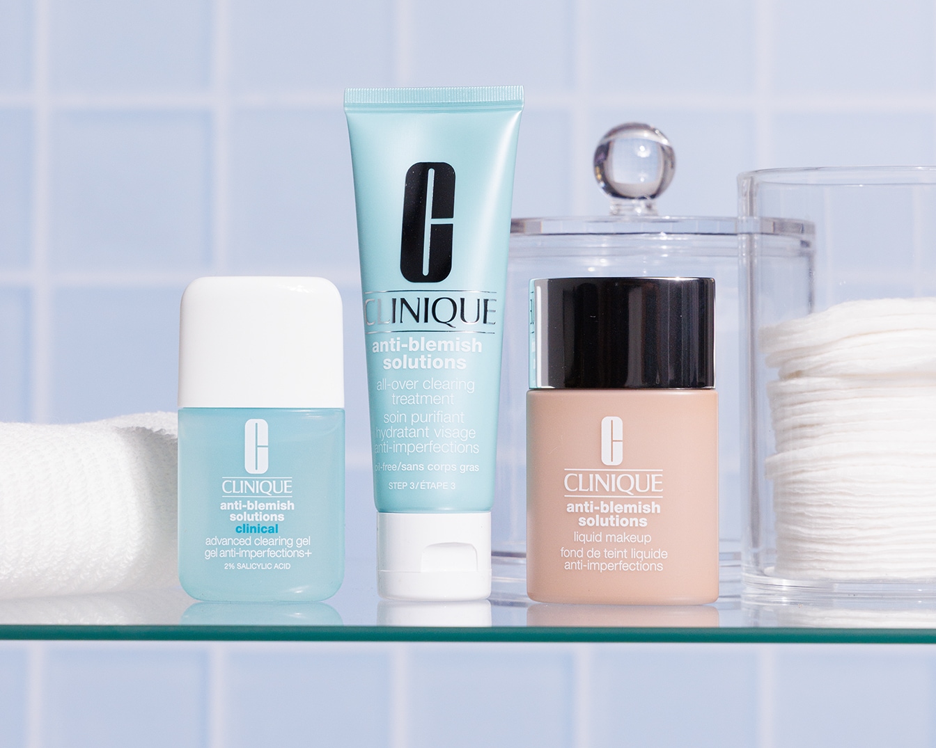 Ecco la linea Anti-Blemish Solutions di Clinique: gel, trattamento e fondotinta per una pelle impeccabile.