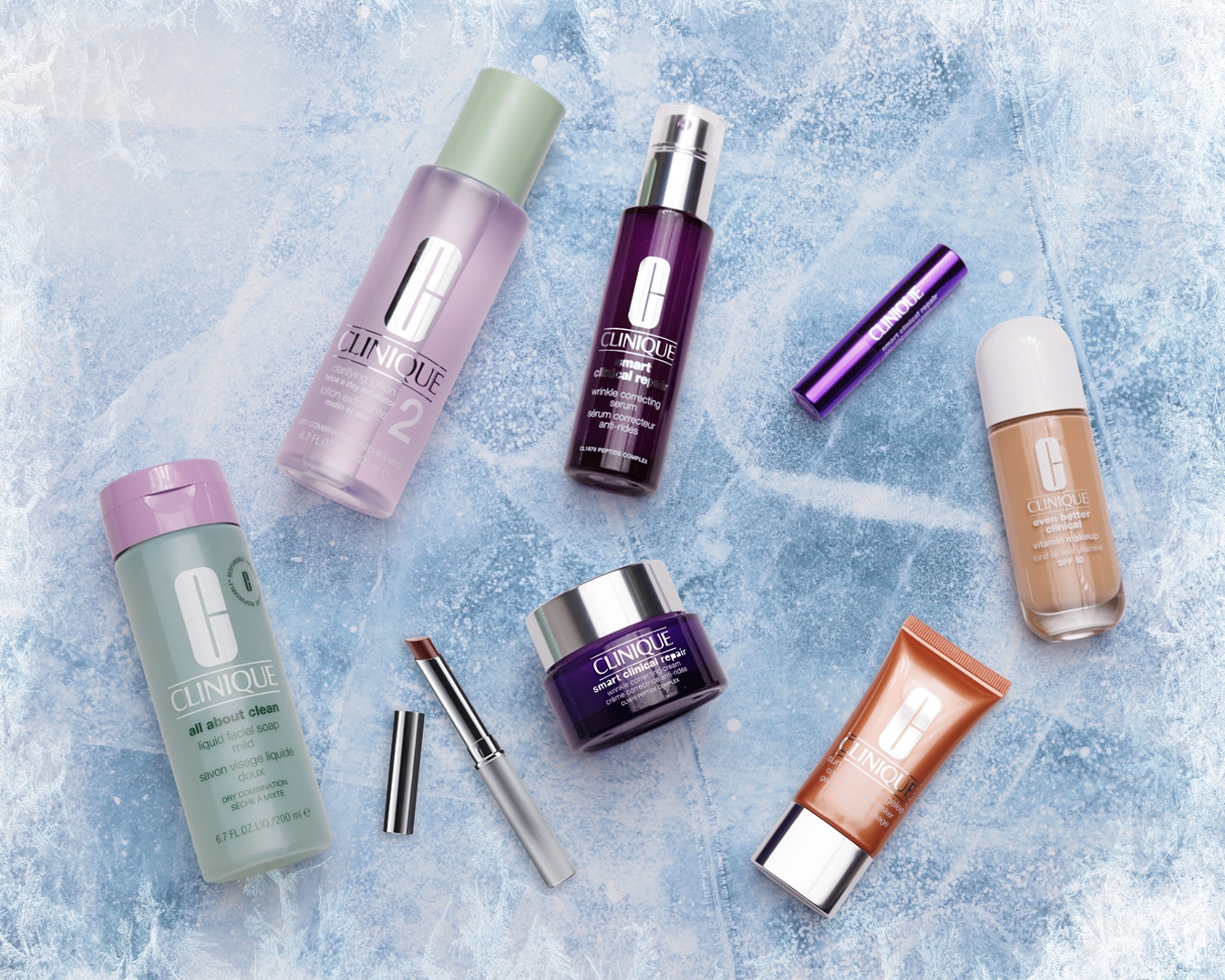 Scopri la collezione Clinique su uno sfondo di ghiaccio: detergenti delicati, lozioni esfolianti, sieri antirughe, creme riparatrici, make-up vitaminico e rossetti per una pelle radiosa.