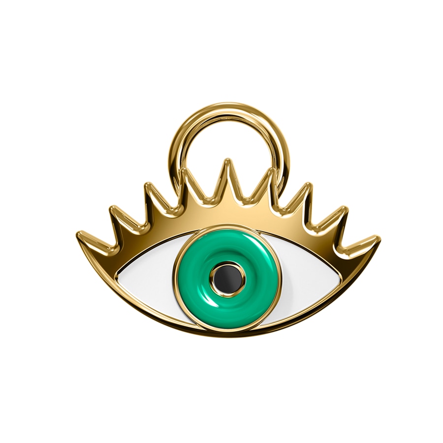 Nahaufnahme eines goldenen Anhängers in Form eines Auges mit einem grünen Kreis in der Mitte und einem kleinen schwarzen Punkt, der die Pupille darstellt.