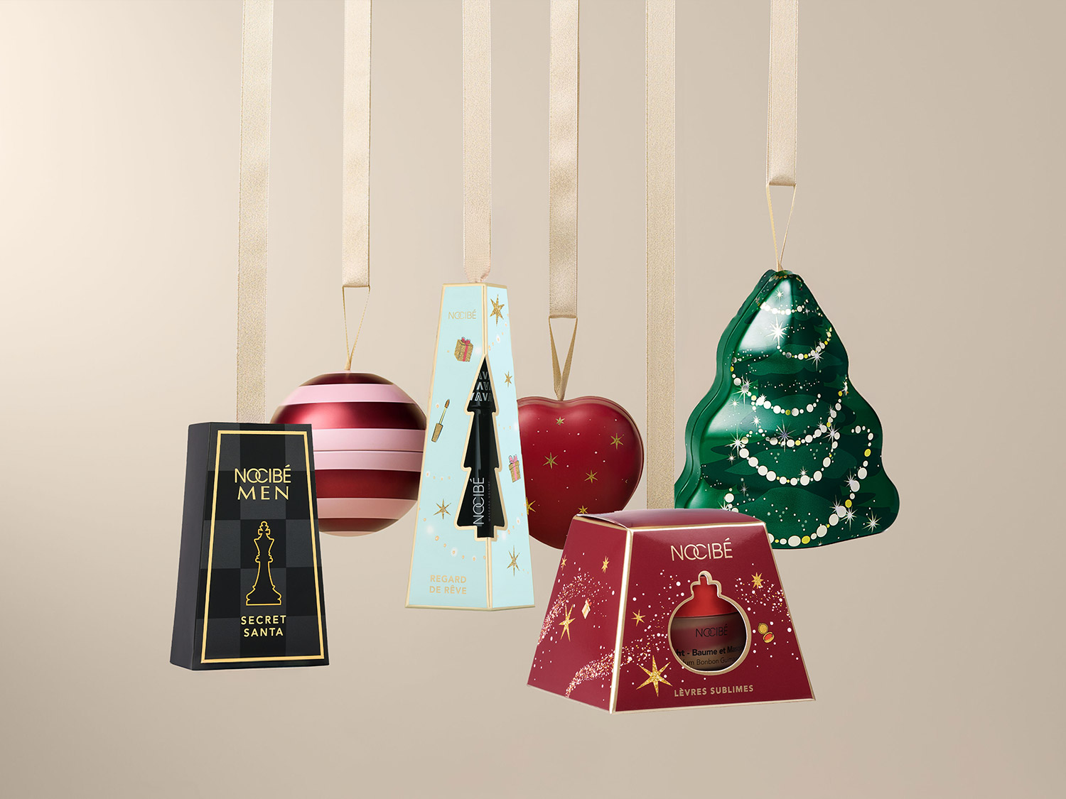 Découvrez les coffrets cadeaux Nocibé en forme de décorations de Noël : une idée originale pour vos proches.