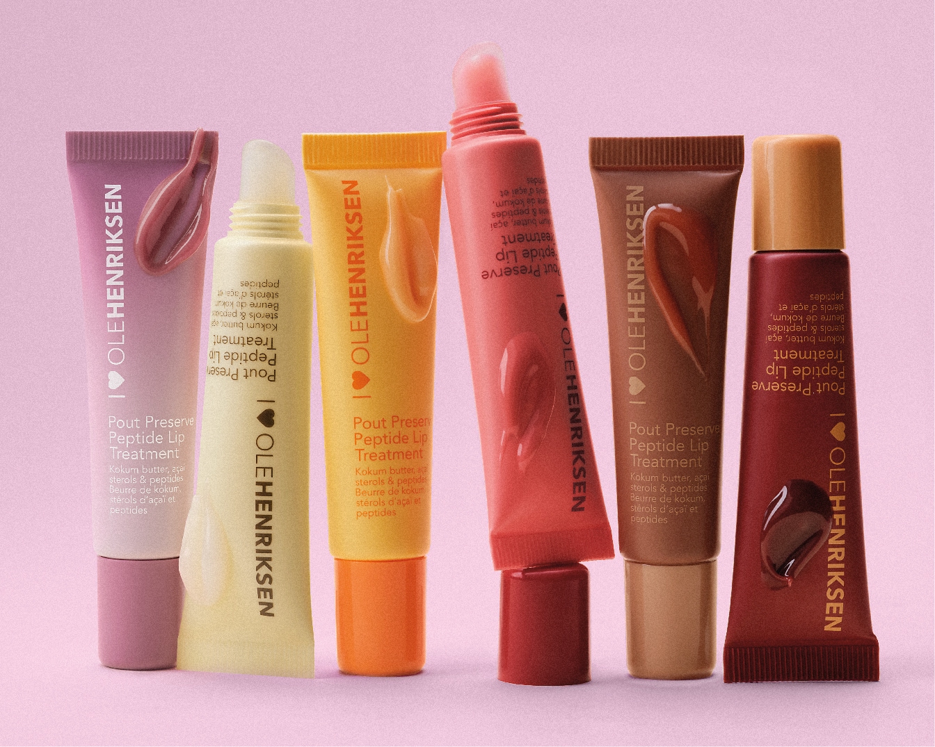 Een reeks Ole Henriksen Pout Preserve Peptide Lip Treatments in verschillende tinten, van zachtroze tot diep bordeauxrood, belooft gehydrateerde en volle lippen.