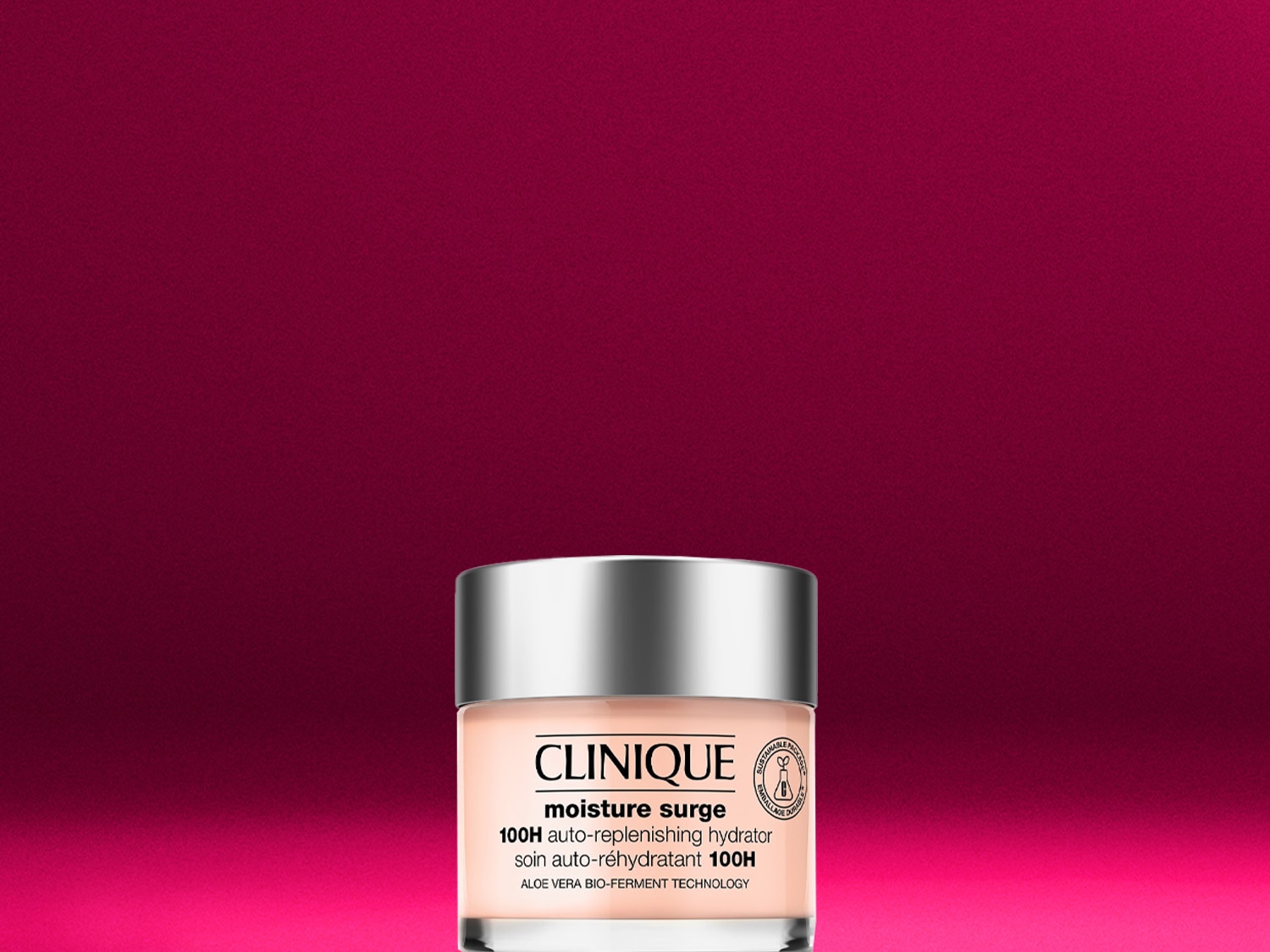 Die Clinique Moisture Surge 100H Auto-Replenishing Hydrator in einer hellrosa Dose mit silbernem Deckel verspricht eine Feuchtigkeitsversorgung mit Aloe Vera Bio-Ferment Technologie.