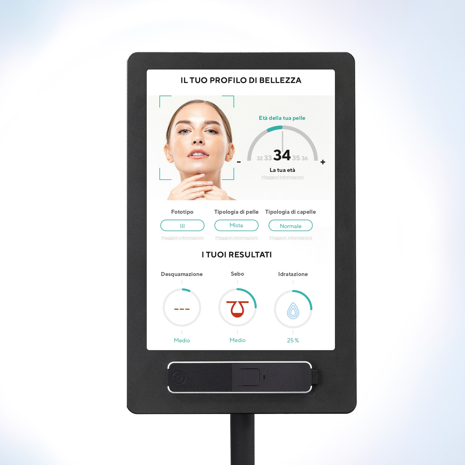 Lo schermo nero mostra un'analisi della pelle con età 34, fototipo III, pelle mista, capelli normali, desquamazione media, sebo medio e idratazione al 25%.