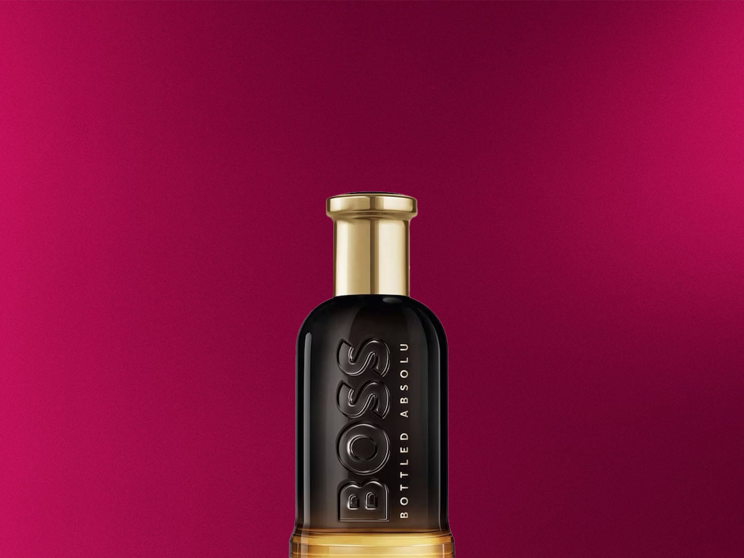 Lahvička parfému BOSS Bottled Absolu má zlatý uzávěr a tmavě hnědou skleněnou lahvičku s názvem parfému.