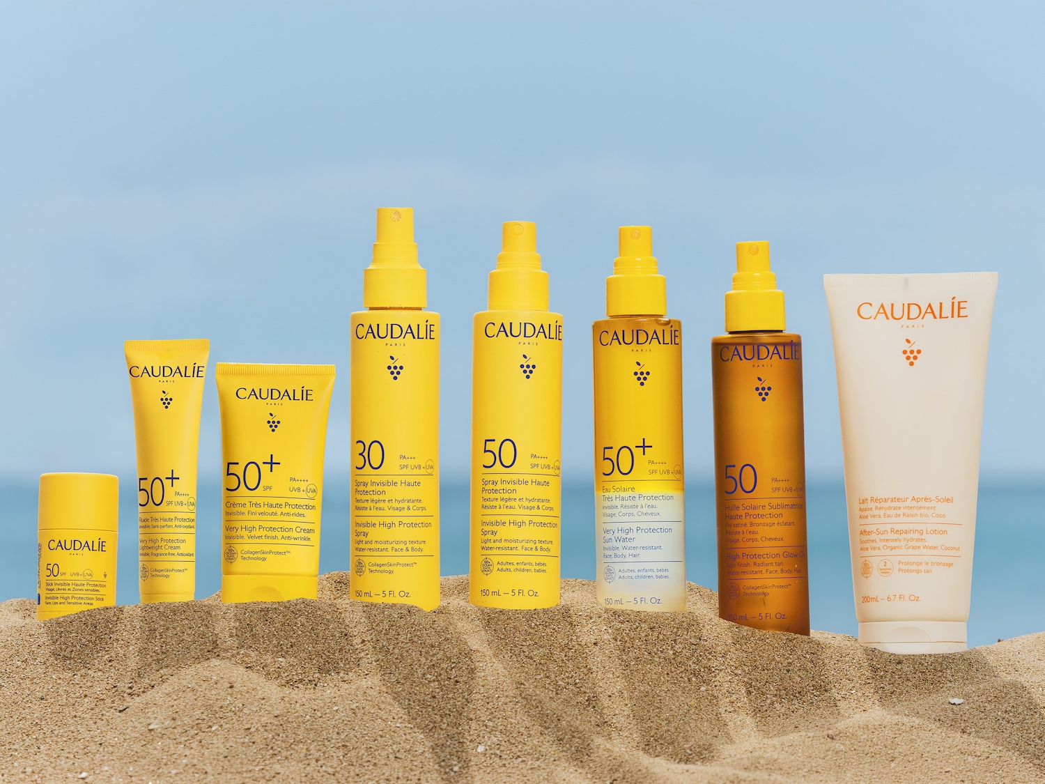 Eine Reihe von Caudalie-Sonnenschutzprodukten, darunter Sprays, Cremes und Lotionen, die alle mit LSF-Werten zum Schutz der Haut vor Sonneneinstrahlung versehen sind.