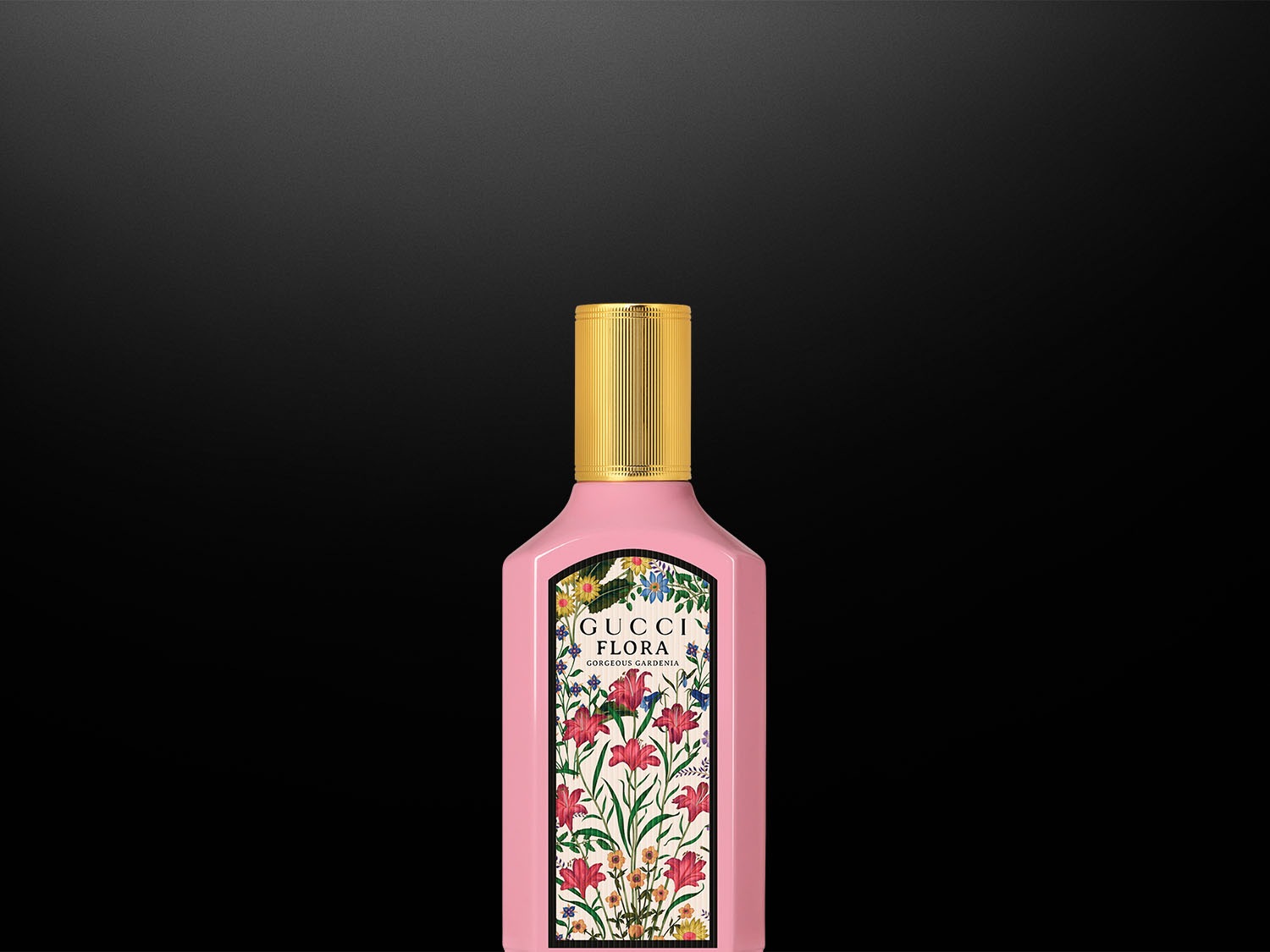 Ružový flakón parfému Gucci Flora Gorgeous Gardenia s kvetinovou potlačou a zlatým vrchnákom.