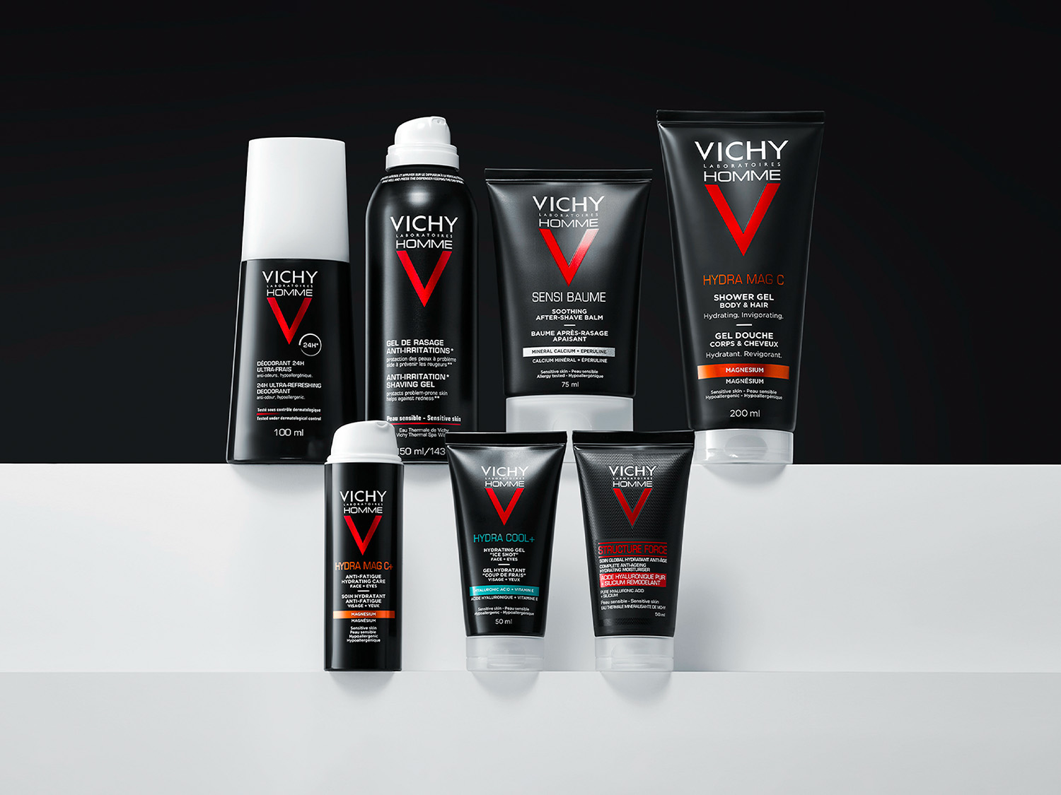 Découvrez la gamme Vichy Homme, comprenant un déodorant 24H, un gel à raser anti-irritations, un baume après-rasage apaisant, un gel douche corps et cheveux Hydra Mag C, et des soins hydratants anti-fatigue.