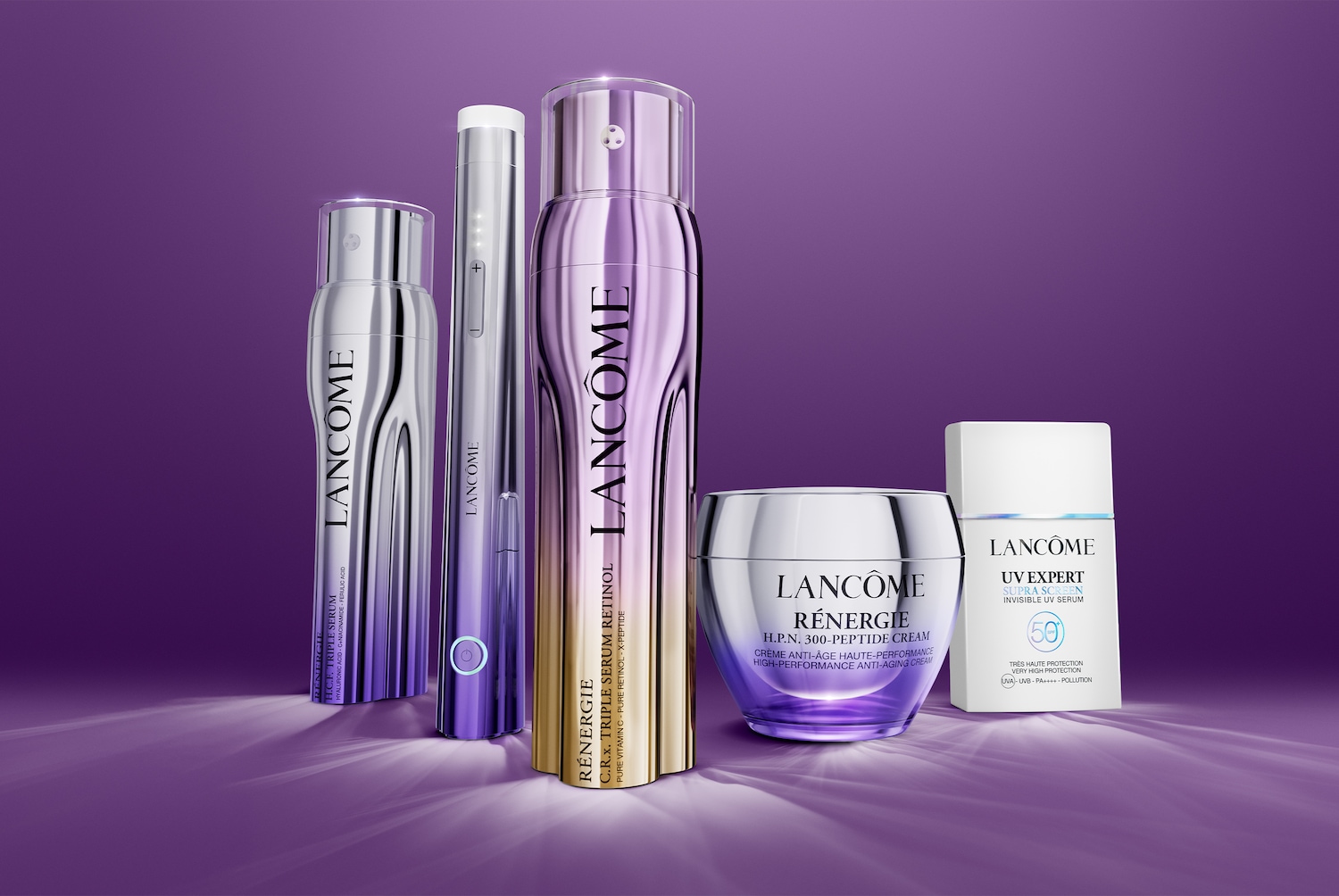 Découvrez la gamme de soins pour la peau Lancôme, comprenant des sérums et des crèmes dans des emballages argentés et violets élégants.