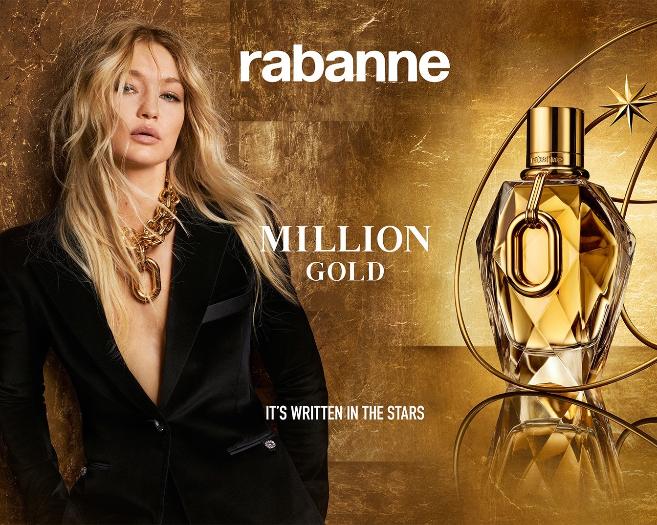 Gouden Rabanne Million Gold parfumfles, met het model Gigi Hadid, tegen een gouden achtergrond, de tekst luidt: 'It's written in the stars'.