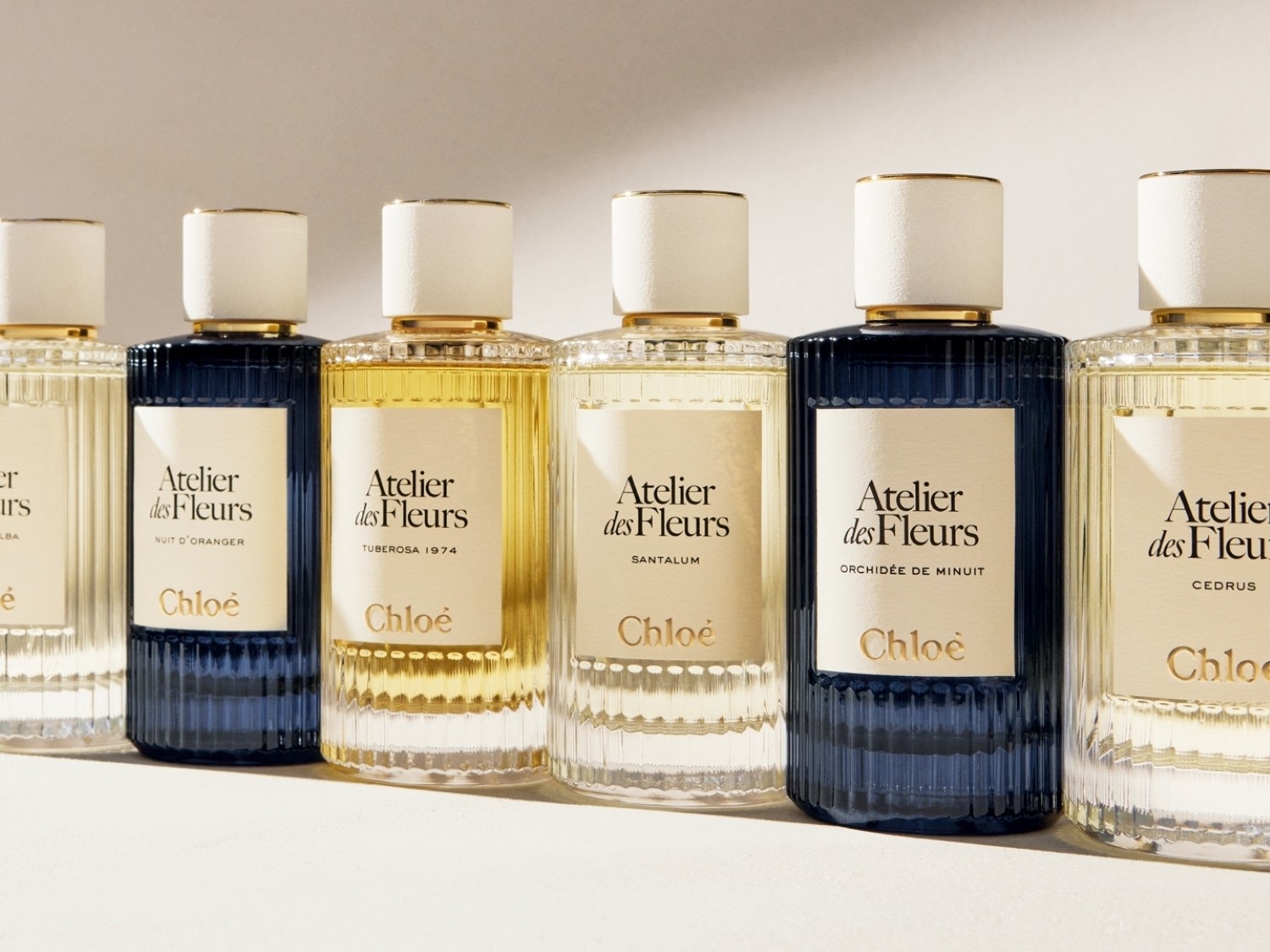 Découvrez la collection Atelier des Fleurs de Chloé, une gamme de parfums aux flacons élégants et aux fragrances florales uniques.