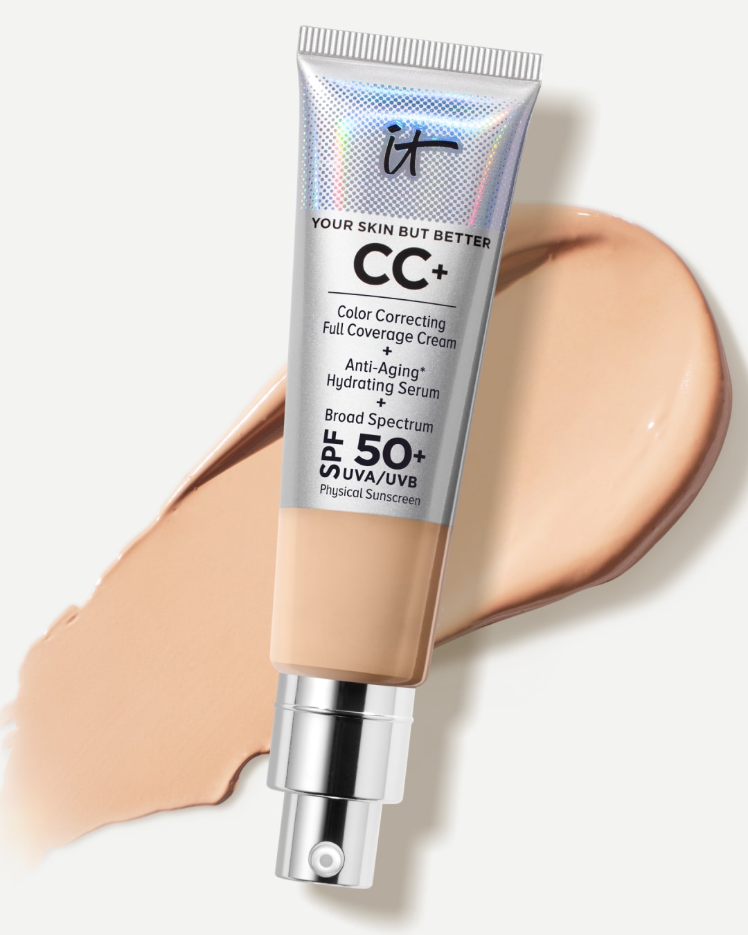 Die IT Cosmetics CC+ Creme in einer silbernen Tube mit holografischem Muster, umgeben von einem beigen Cremefleck, verspricht Farbkorrektur, volle Deckkraft, Anti-Aging und LSF 50.