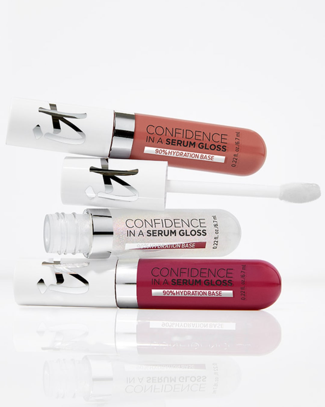 Der Confidence in a Serum Gloss, erhältlich in verschiedenen Farbtönen, schenkt den Lippen intensive Feuchtigkeit und einen ultimativen Glanz.