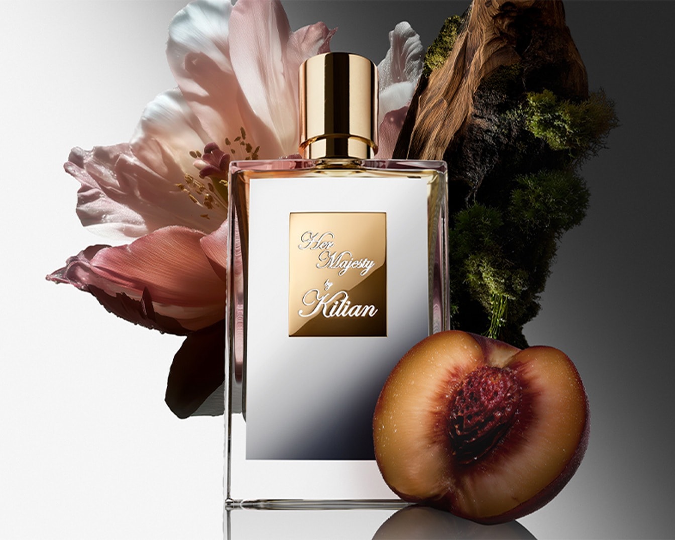 Découvrez Her Majesty by Kilian, un parfum floral et fruité présenté dans un flacon élégant avec des notes de pêche juteuse et d'accords boisés.