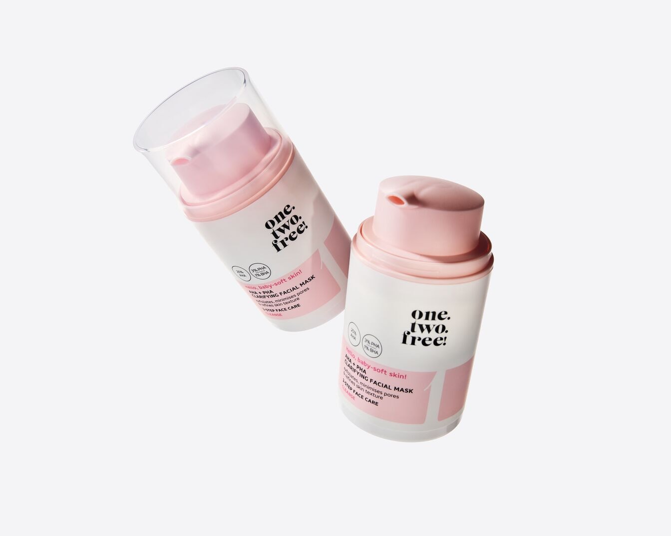 Voici le masque facial clarifiant One.Two.Free ! dans un emballage blanc et rose, promettant une peau douce comme celle d'un bébé grâce à l'AHA et au PHA.