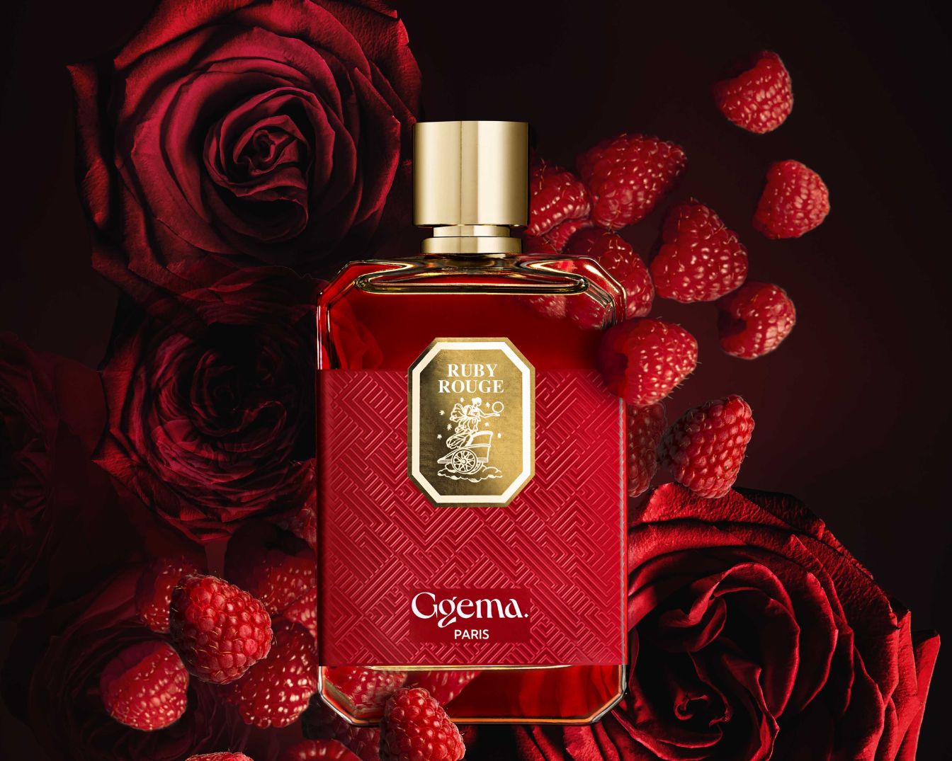 Czerwona butelka perfum Ruby Rouge otoczona malinami i czerwonymi różami, z logo Ggema Paris, emanuje luksusem i elegancją.
