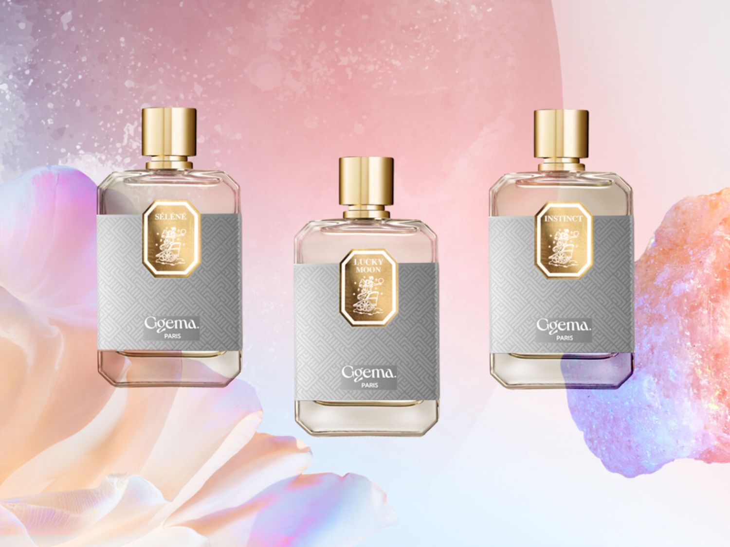 Trzy flakony perfum Ogema Paris: Selene, Lucky Moon i Instinct, każdy z złotą nakrętką i szarą etykietą z nazwą i złotym symbolem.