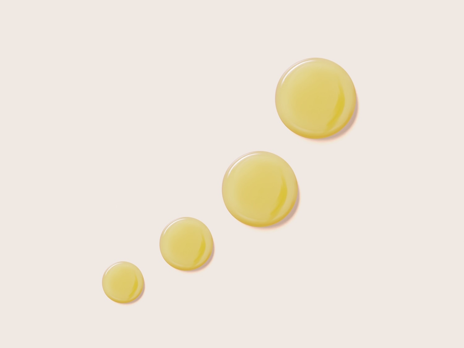 Nahaufnahme von vier gelben Öltröpfchen, die in einer aufsteigenden diagonalen Linie auf einem hellbeigen Hintergrund angeordnet sind und die Textur und Farbe des Produkts hervorheben.