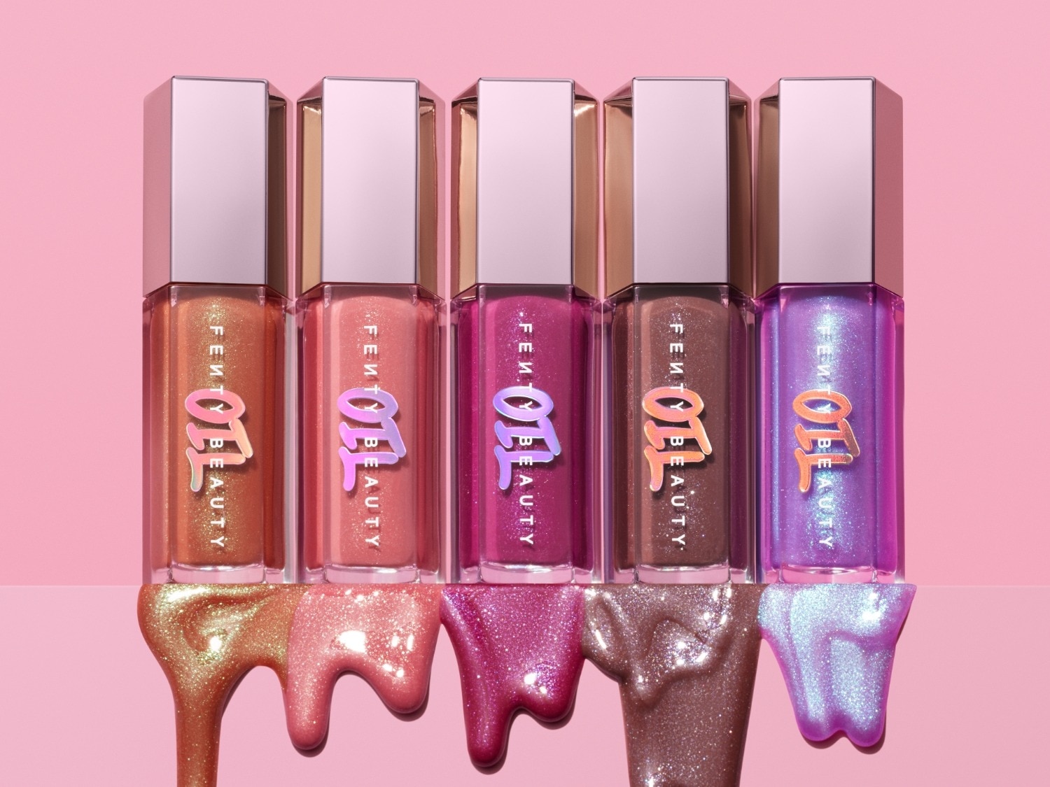 Découvrez l'huile à lèvres Fenty Beauty en cinq teintes scintillantes, allant du doré au violet, pour une brillance irrésistible.