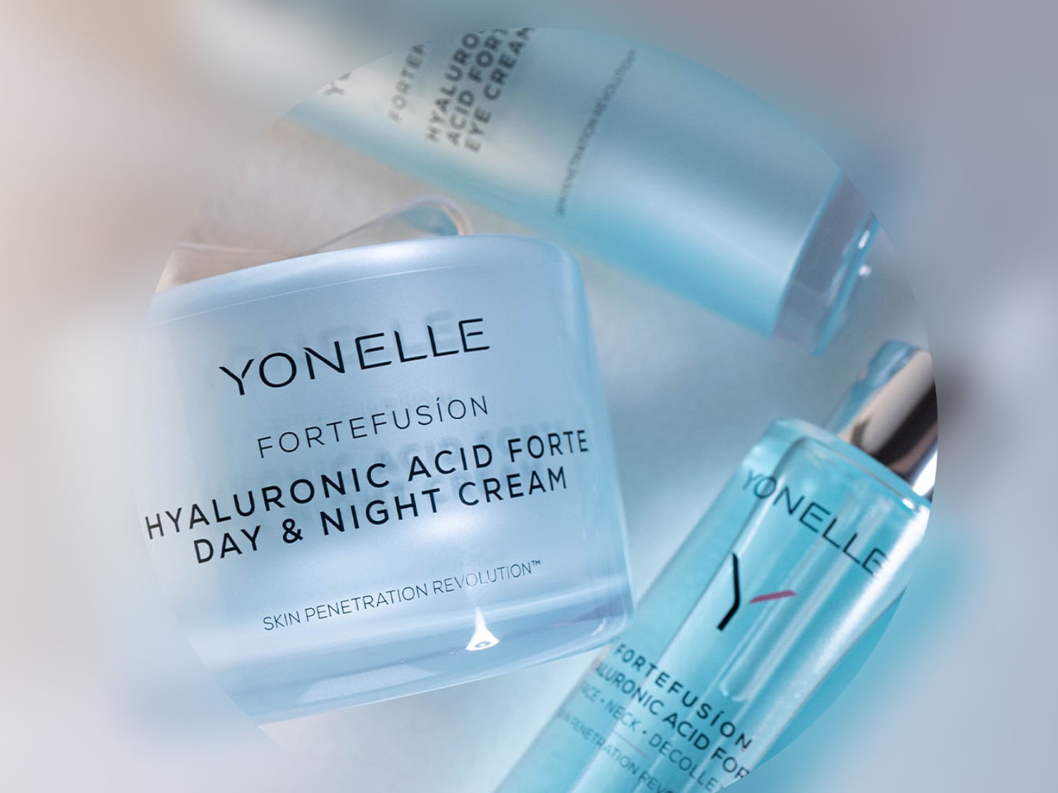 Krem na dzień i na noc Yonelle Fortefusion z kwasem hialuronowym w jasnoniebieskim słoiczku, część rewolucyjnej serii produktów do penetracji skóry.