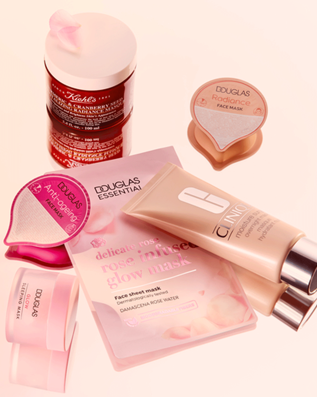Entdecken Sie eine Auswahl an Gesichtsmasken, darunter Kiehl's Cranberry Seed Maske, Douglas Radiance und Anti-Aging Masken, sowie Clinique Moisture Surge Maske.