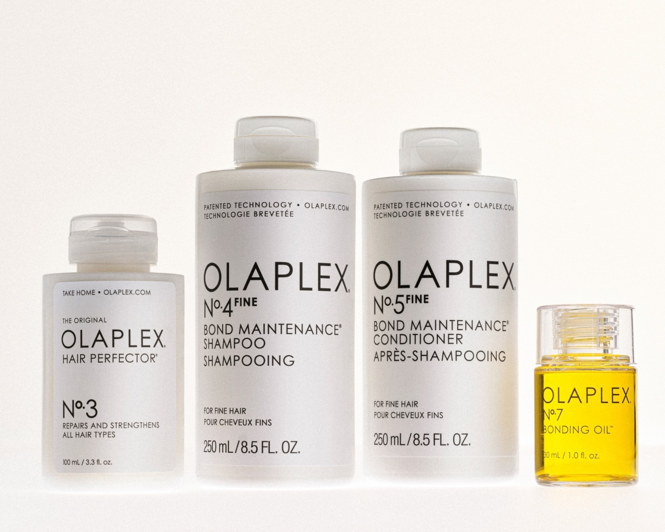 Découvrez l'ensemble Olaplex pour cheveux fins, comprenant le N°3 Hair Perfector, le shampooing N°4, l'après-shampooing N°5 et l'huile capillaire N°7.