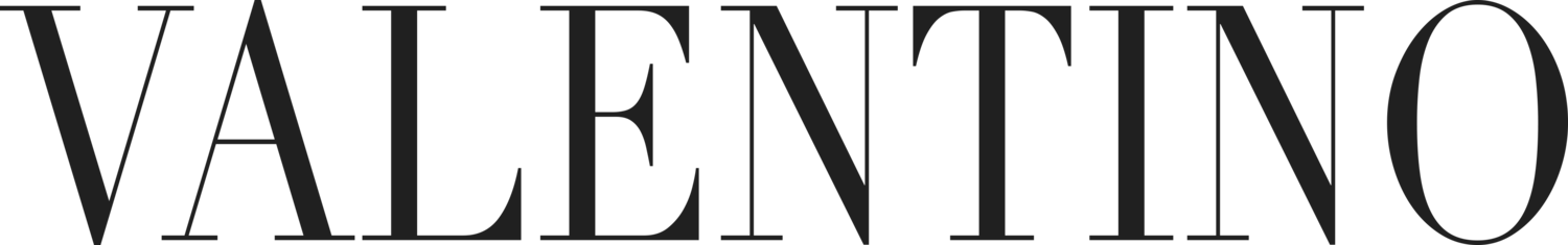 A VALENTINO felirat nagy, fekete betűkkel látható, elegáns és feltűnő megjelenést kölcsönözve.