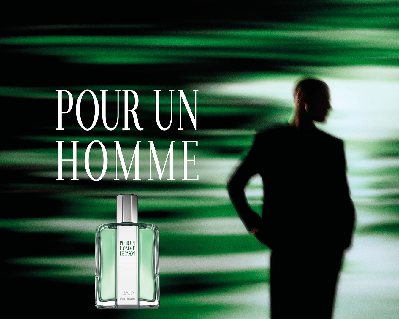 Découvrez Pour Un Homme de Caron, une fragrance emblématique dans un flacon élégant, évoquant la sophistication masculine sur un fond vert dynamique.