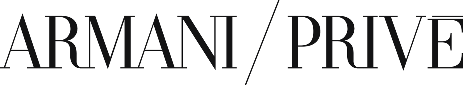 Présentation de la marque Armani Privé en lettres majuscules noires sur fond noir, incarnant le luxe et l'élégance.