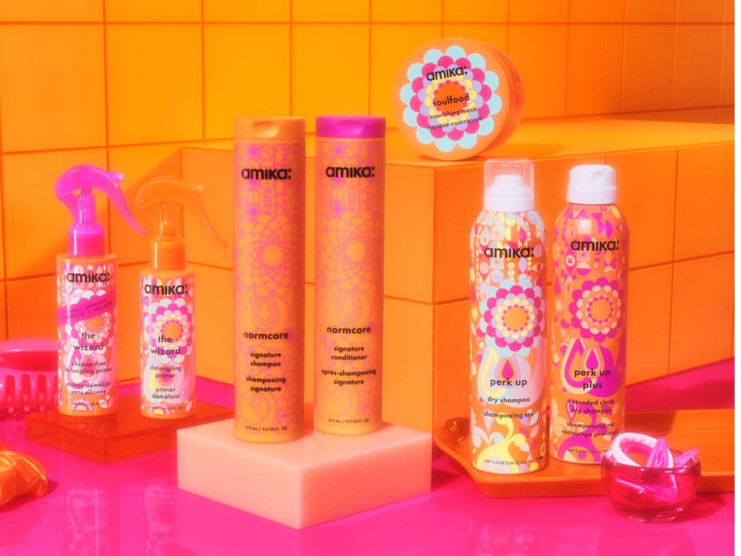 Découvrez la gamme Amika : le spray démêlant The Wizard sans silicone, le shampooing et l’après-shampooing Normcore, le masque nourrissant Soulfood et le shampooing sec Perk Up pour des cheveux magnifiques.