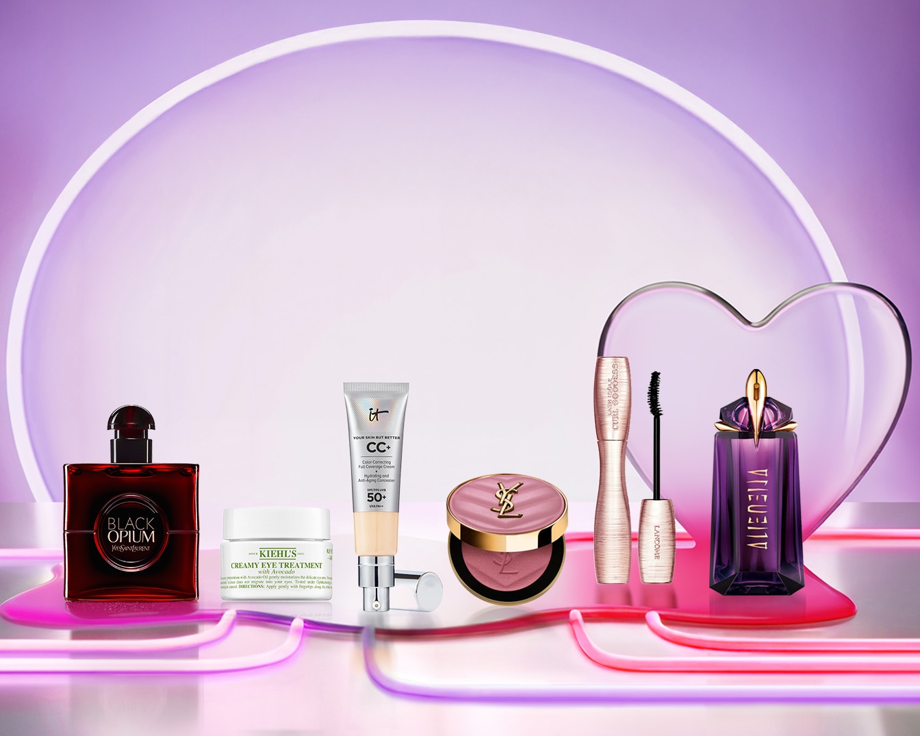 Eine Auswahl an Schönheitsprodukten, darunter Black Opium von Yves Saint Laurent, Kiehl's Augencreme, IT Cosmetics CC+ Creme, YSL Rouge Volupté Shine Lippenstift, Lancôme Mascara und Alien Goddess Parfüm.