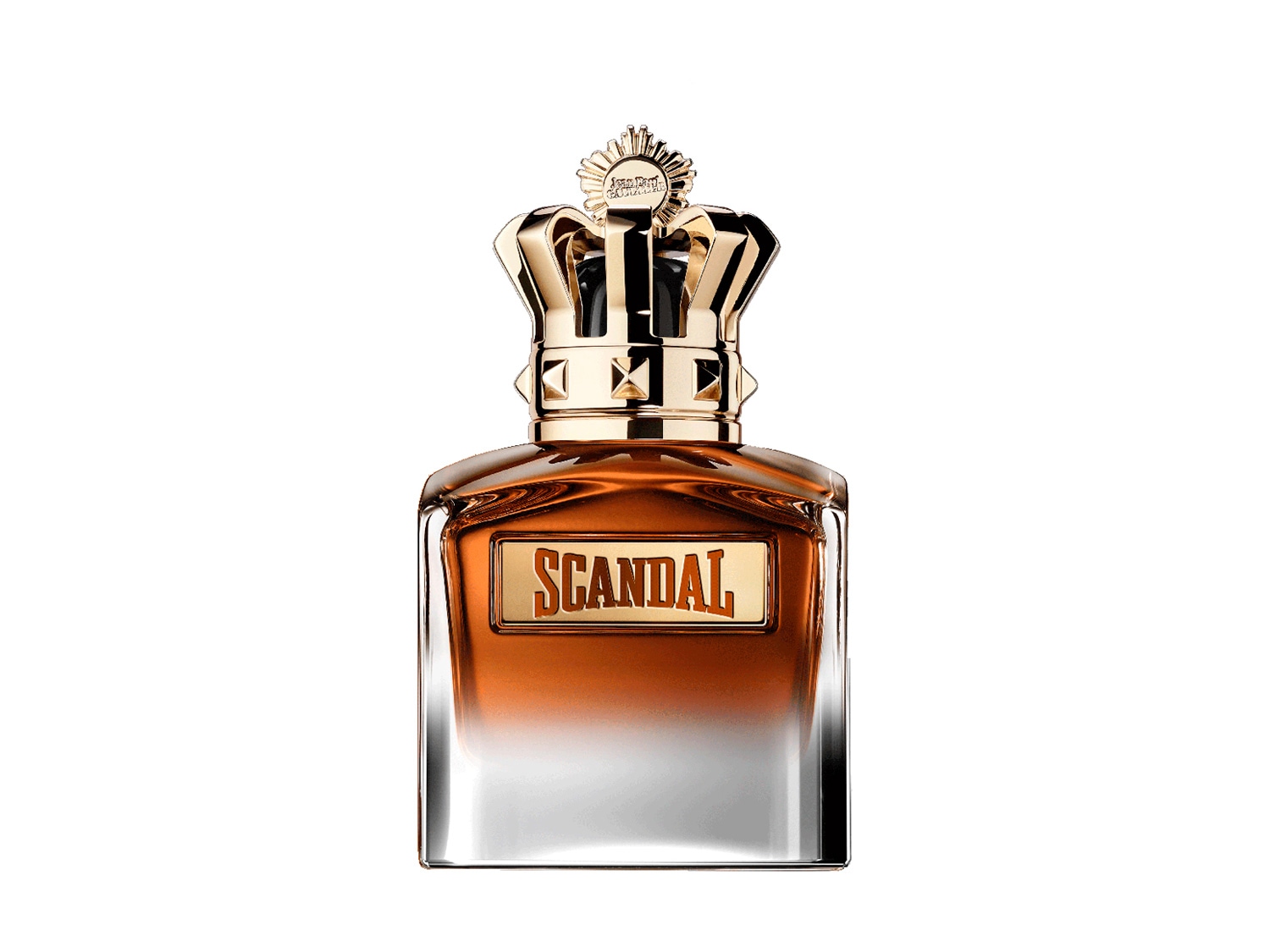 Quadratischer Flakon mit goldenem Kronenverschluss, gefüllt mit bernsteinfarbenem Duftstoff, der zum Boden hin in ein transparentes Finish übergeht, mit dem Schriftzug "Scandal" auf der Vorderseite.