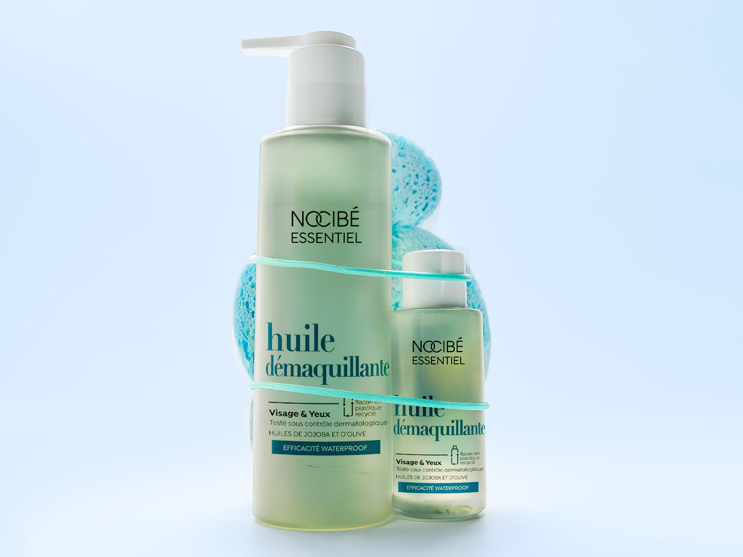 Découvrez l'huile démaquillante Nocibé Essentiel, enrichie en huiles de jojoba et d'olive, testée sous contrôle dermatologique pour le visage et les yeux, et efficace même waterproof.