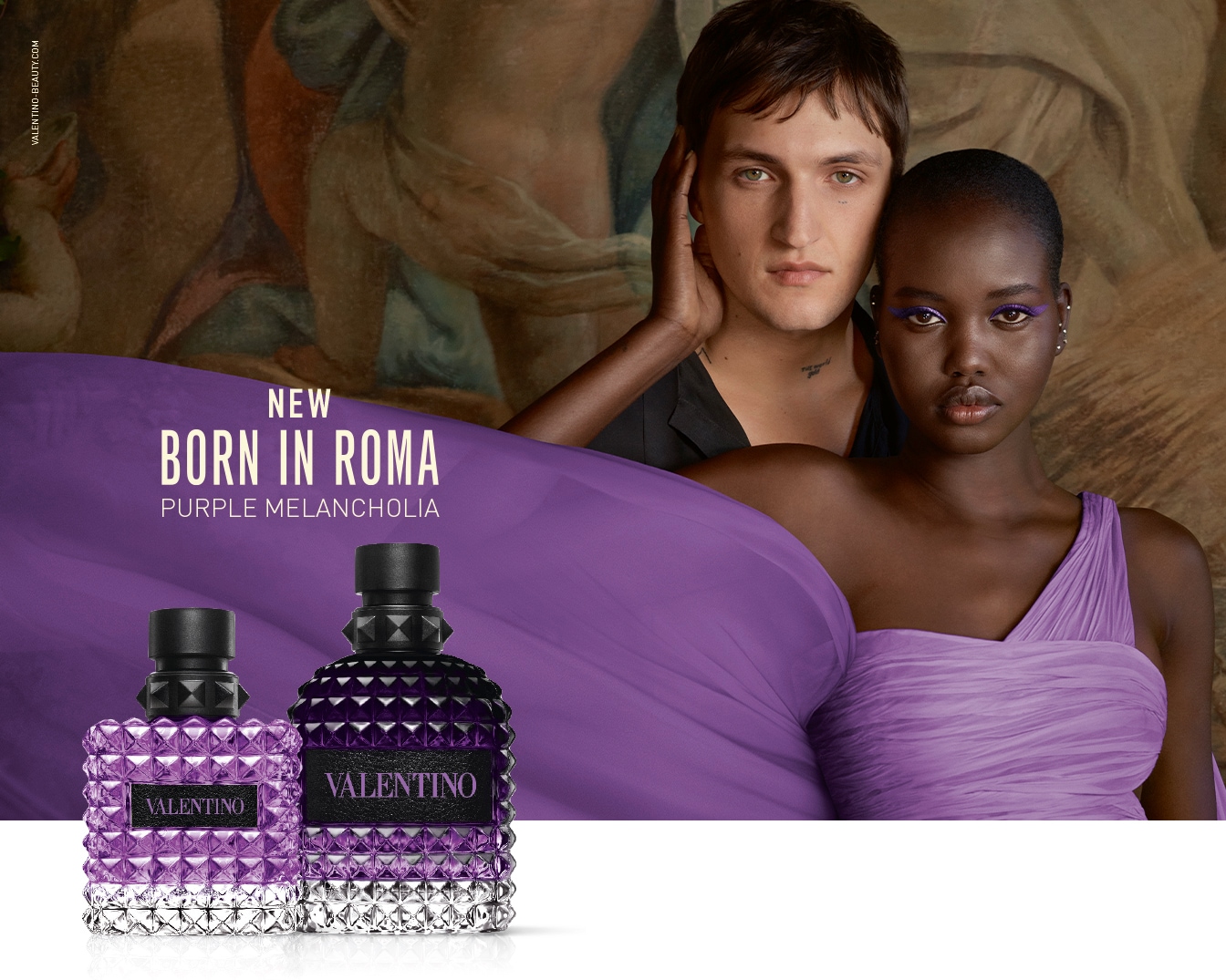 Entdecken Sie Valentino's Born in Roma Purple Melancholia, präsentiert in einem lila-farbenen Flakon mit dem Valentino-Logo, umgeben von einem Paar in passenden lila Farbtönen.