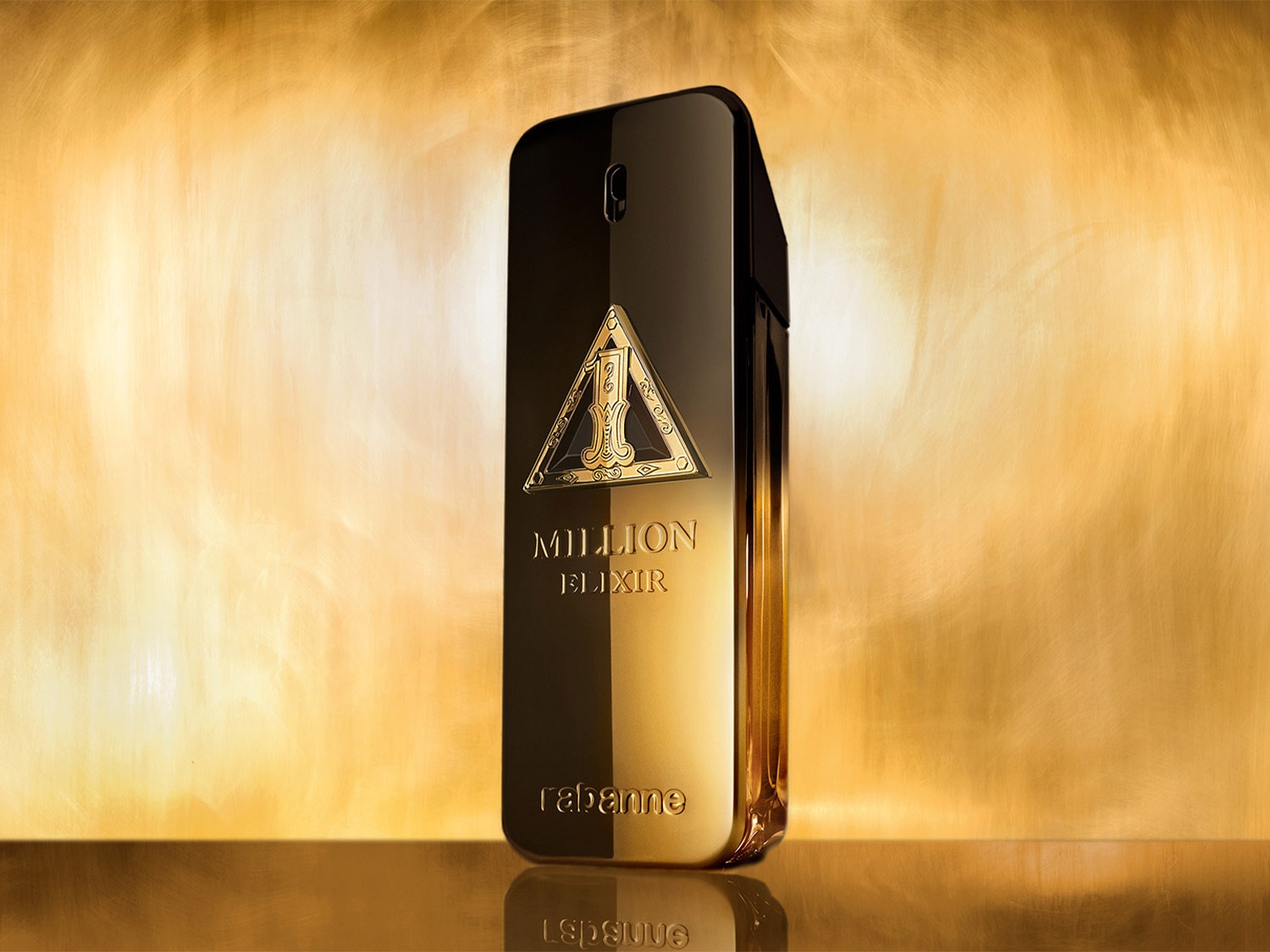 Découvrez le parfum 1 Million Elixir de Rabanne, un flacon élégant noir et or, symbole de luxe et de raffinement.