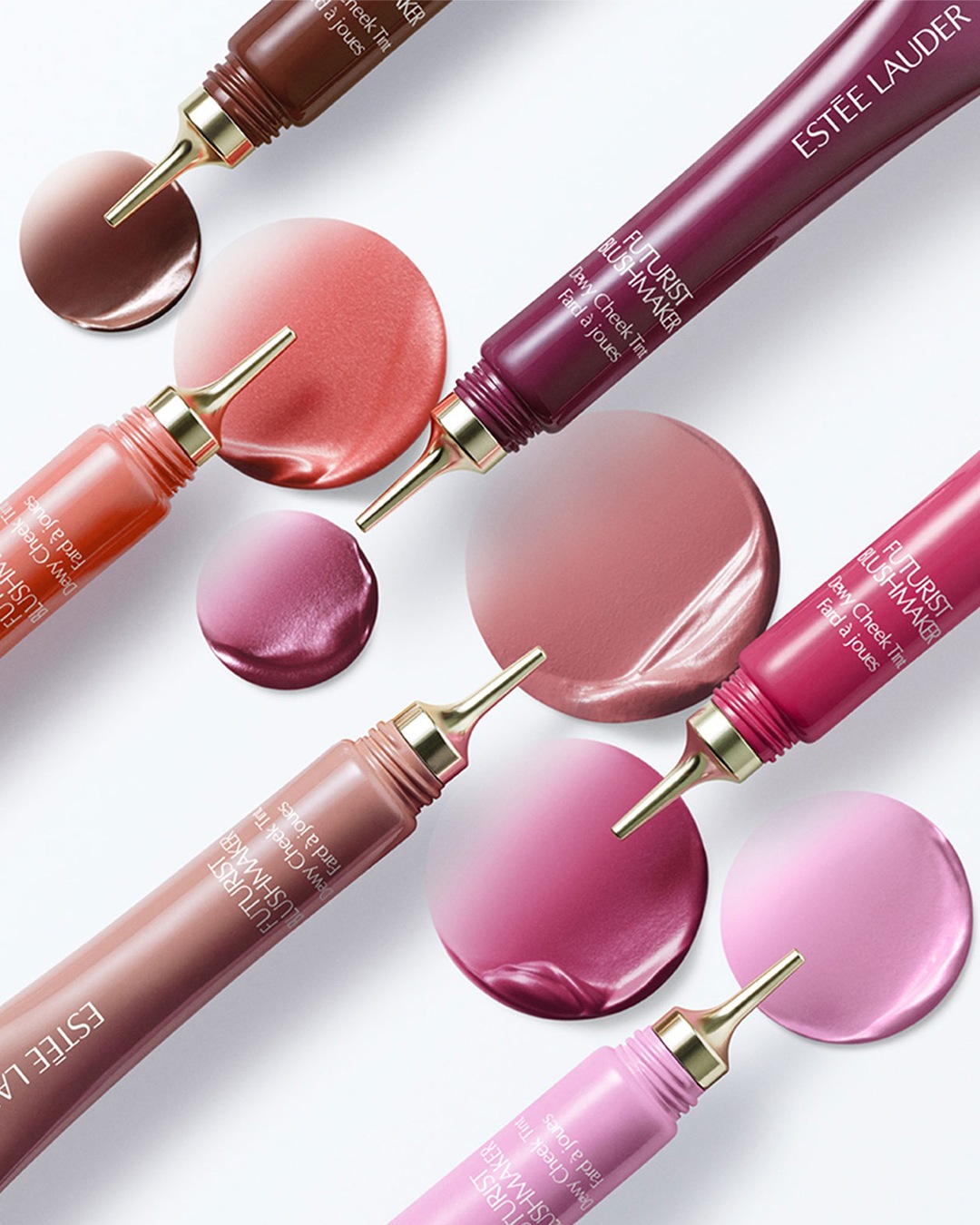 Découvrez le blush Estée Lauder Futurist Blushmaker, un blush crème teinté disponible dans une gamme de teintes rosées, parfait pour un éclat rosé et frais.