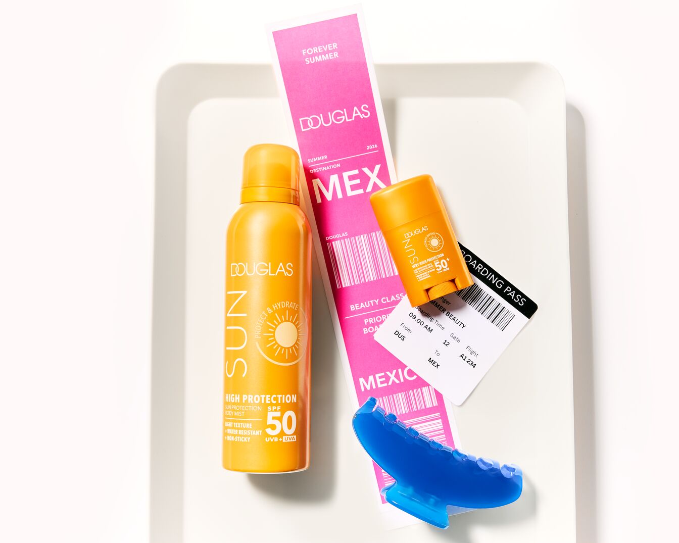 Preparati per l'estate con Douglas Sun High Protection SPF 50, protezione solare in spray e stick, per proteggere e idratare la tua pelle durante le vacanze.