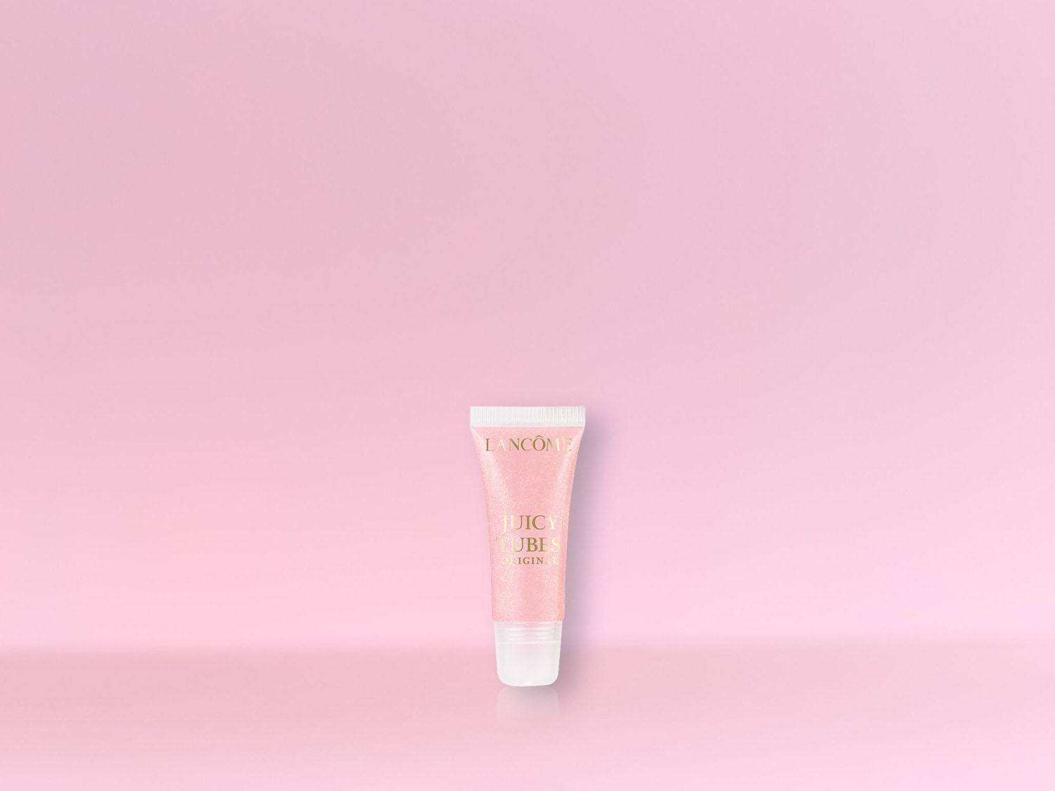 Découvrez le brillant à lèvres Lancôme Juicy Tubes Original, un tube rose scintillant pour des lèvres douces et brillantes.
