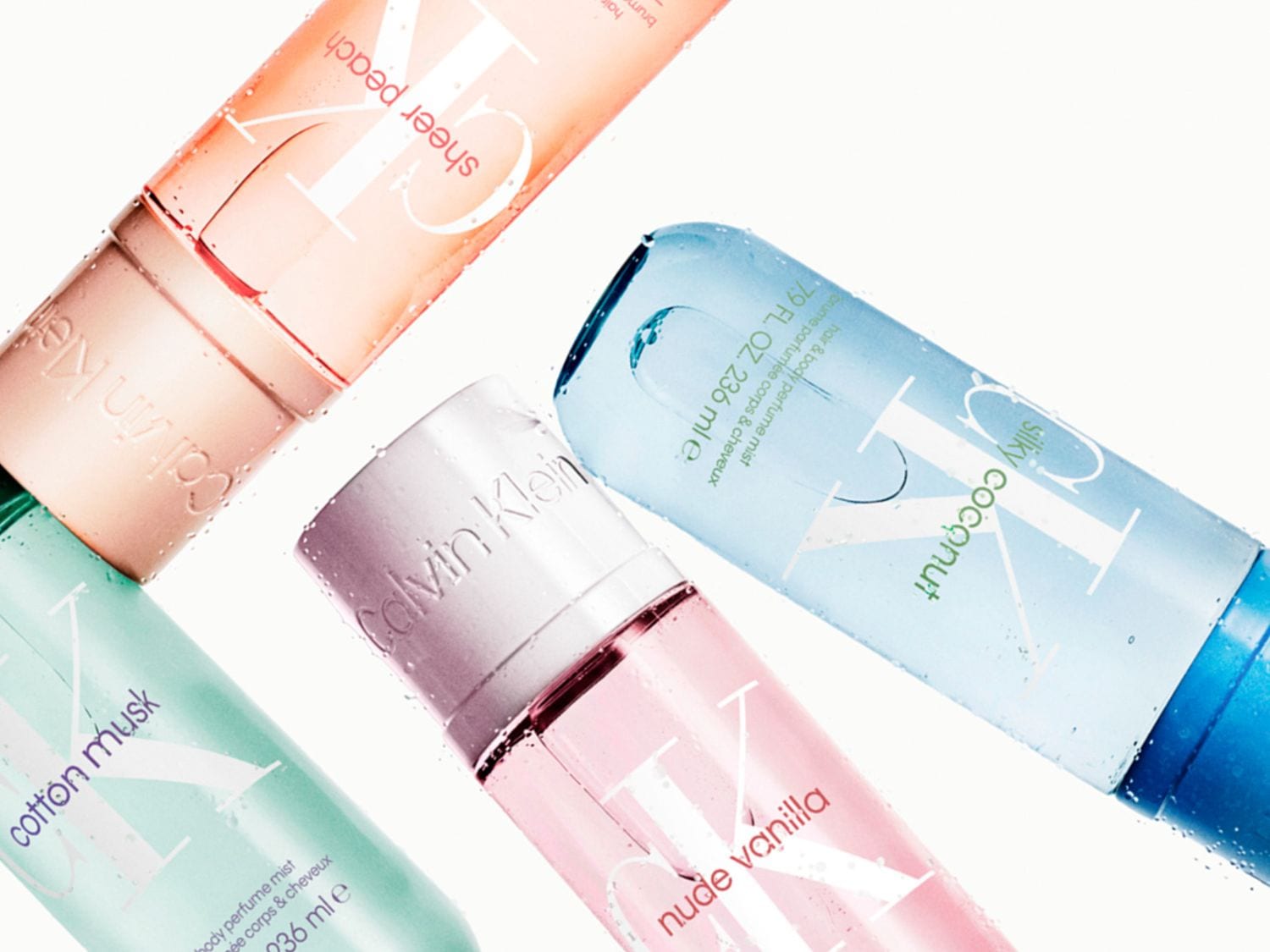 Představujeme Calvin Klein Hair & Body Perfume Mist v odstínech Sheer Peach, Silky Coconut, Cotton Musk a Nude Vanilla, každý o objemu 236 ml.