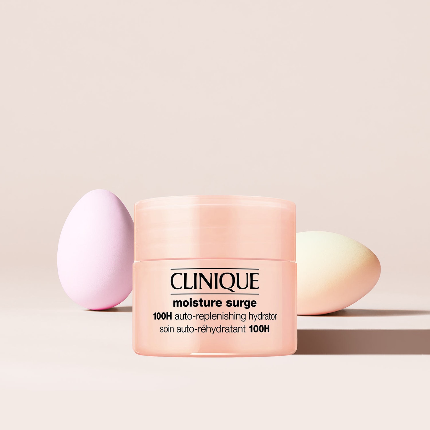 Clinique Moisture Surge 100H Auto-Replenishing Hydrator in einer durchsichtigen, hellrosa Dose, die Feuchtigkeit spendet und die Haut pflegt.