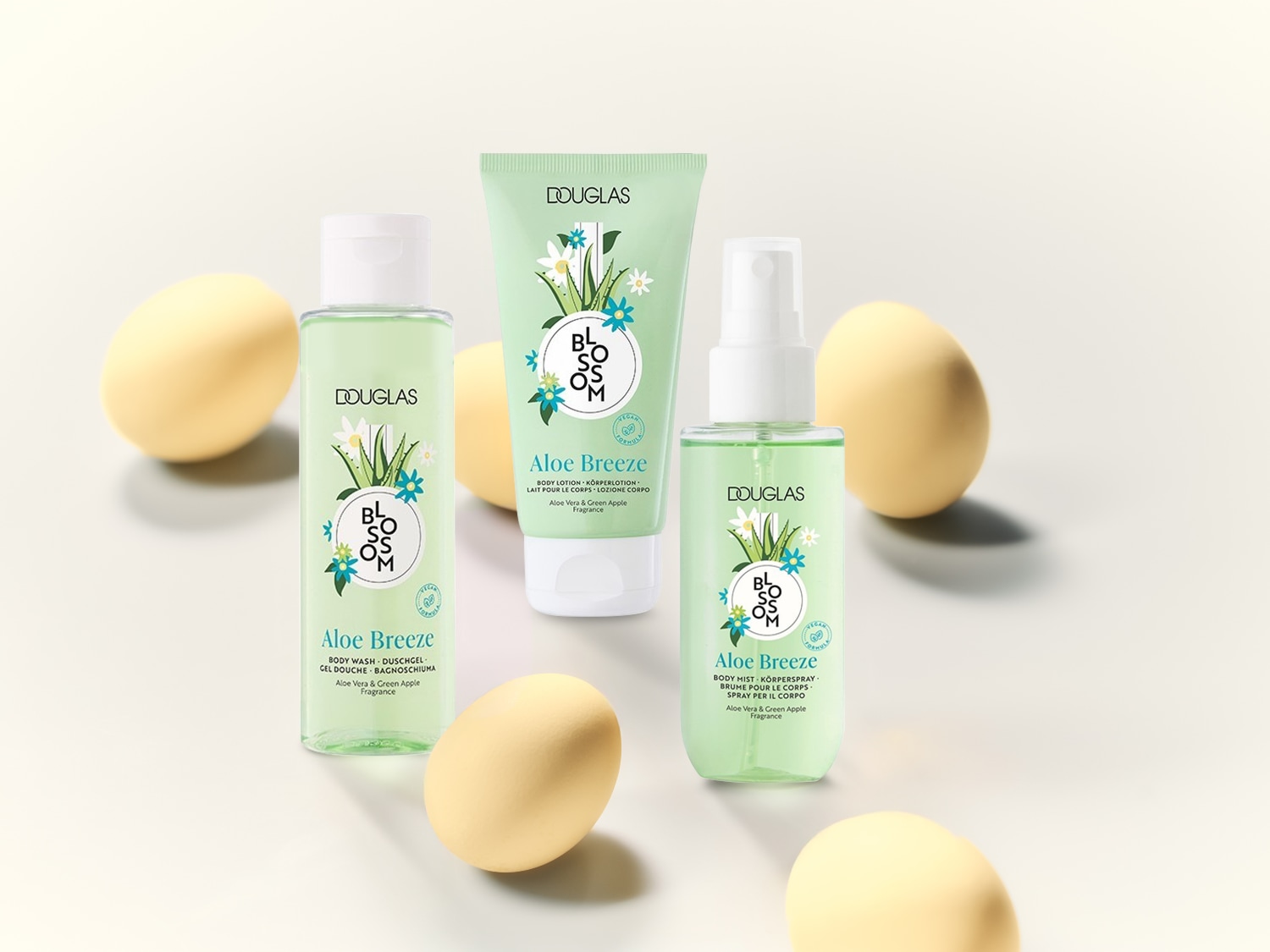 De Douglas Aloe Breeze collectie, bestaande uit body wash, bodylotion en body mist, allemaal met een verfrissende geur van aloë vera en groene appel, gepresenteerd in lichtgroene verpakkingen.